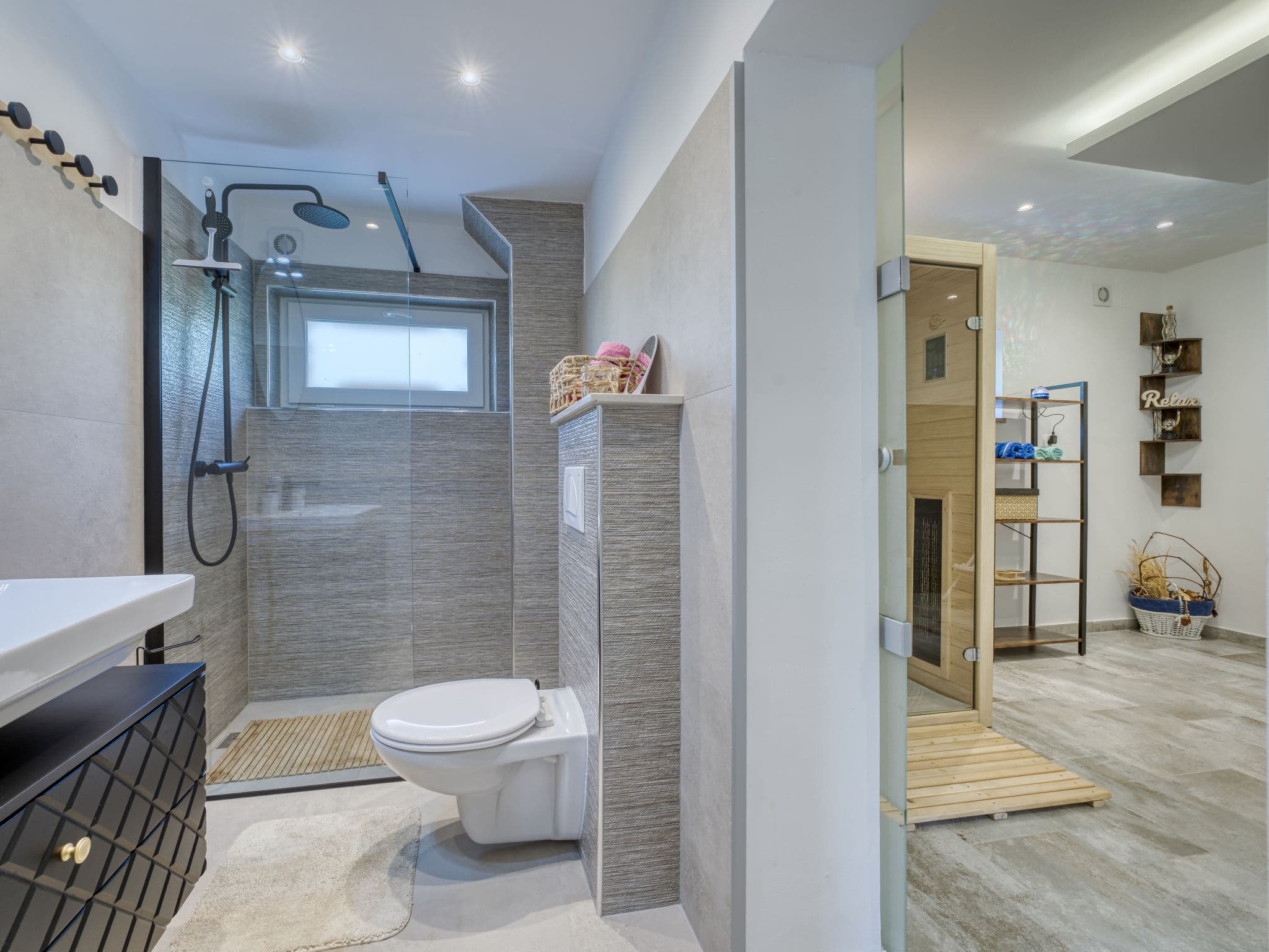 Bathroom / Wellness