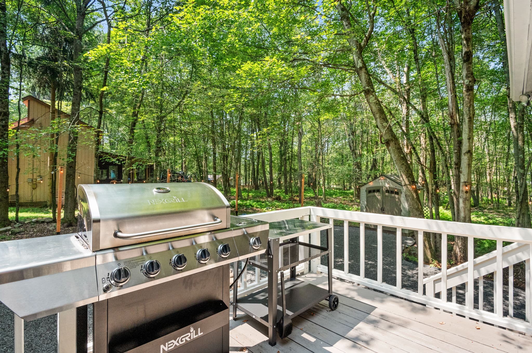 Deck with bbq grill