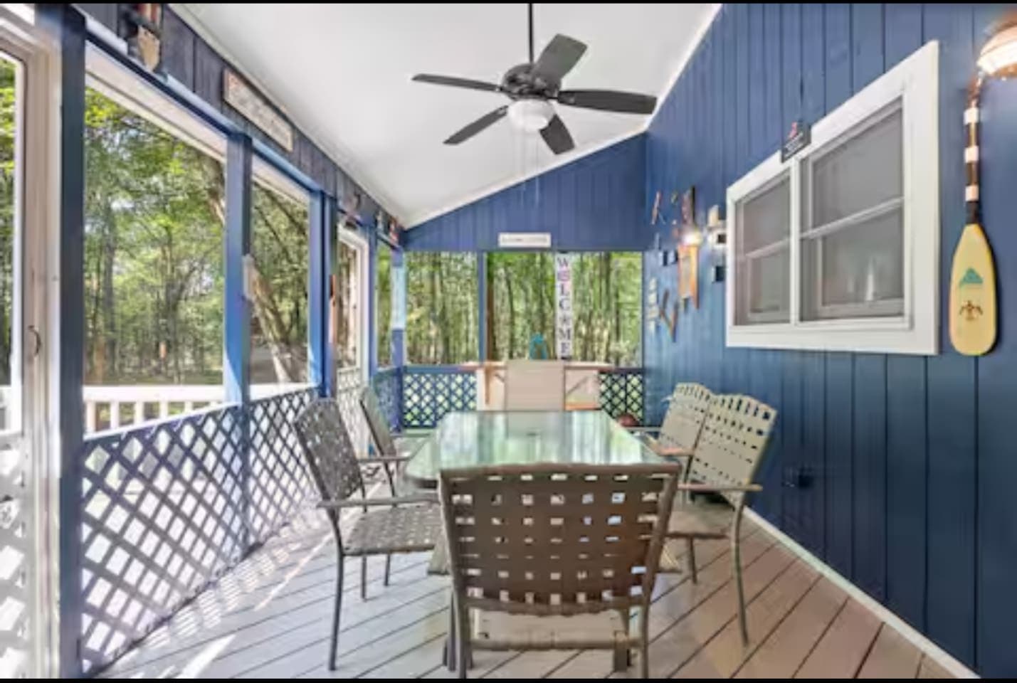 Screened rear patio