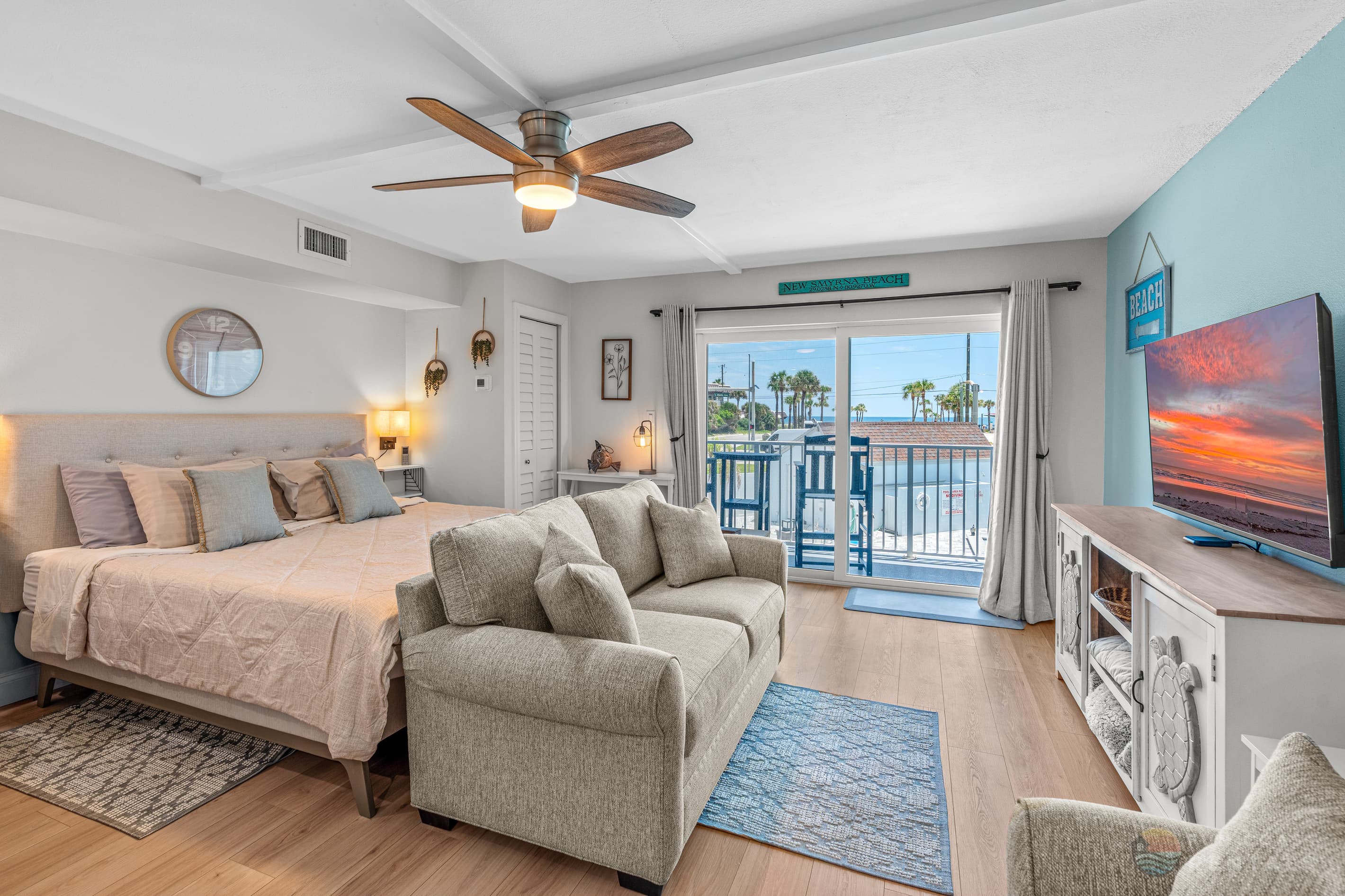Studio with King Bed, Lounging Area and Smart TV