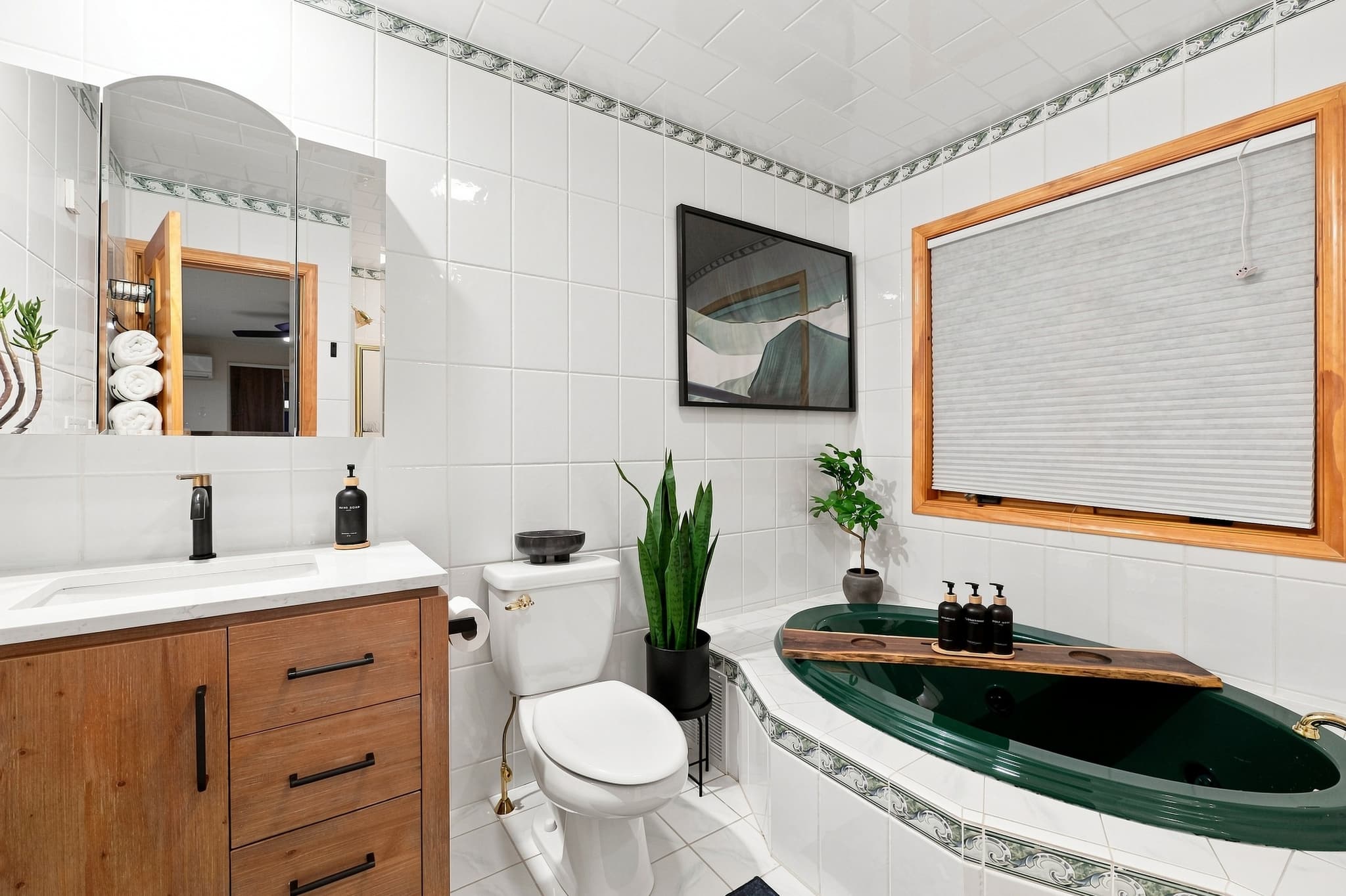 46 161 Barker Rd Bathroom 7051