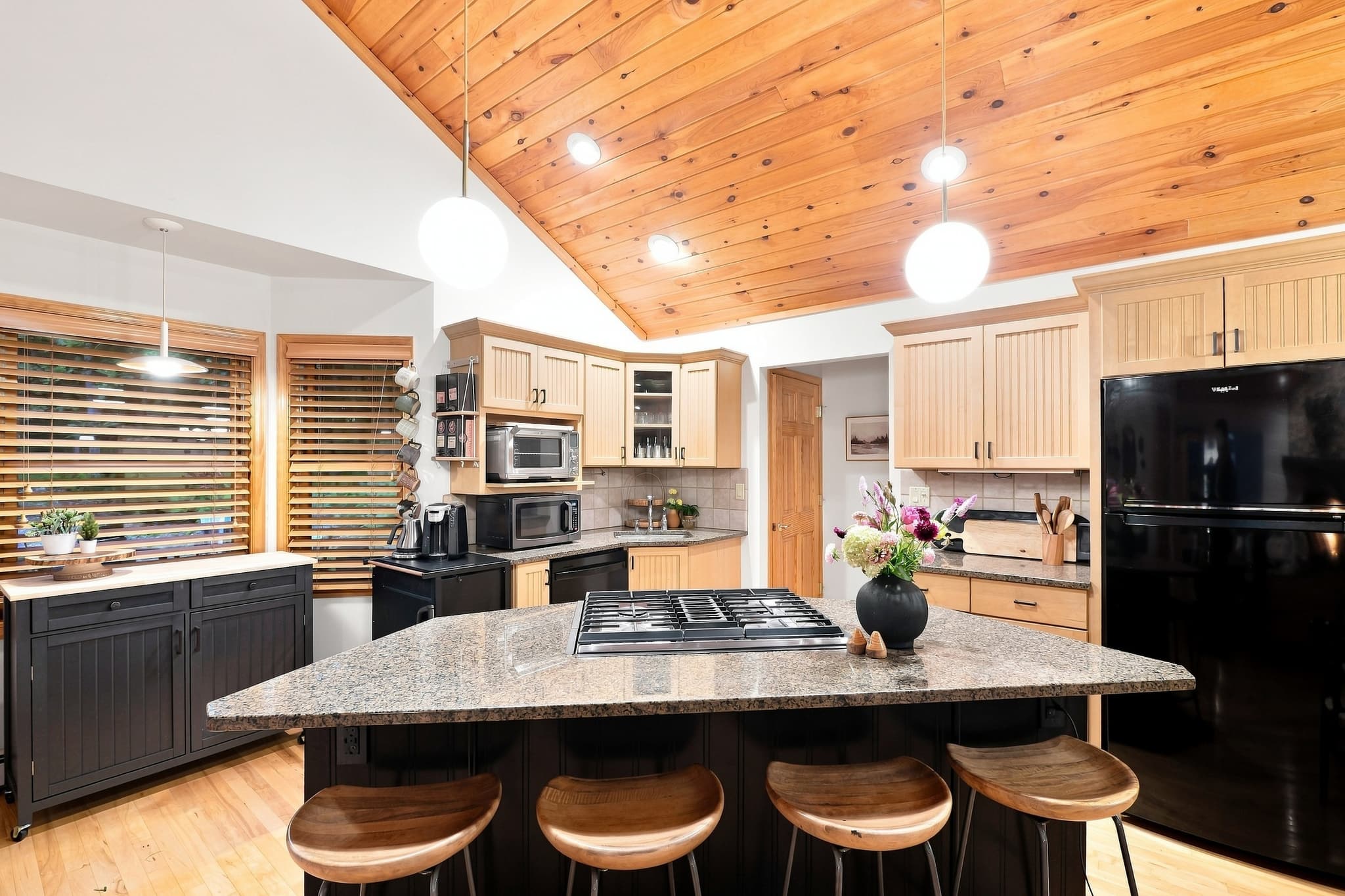 20 161 Barker Rd Kitchen 7063