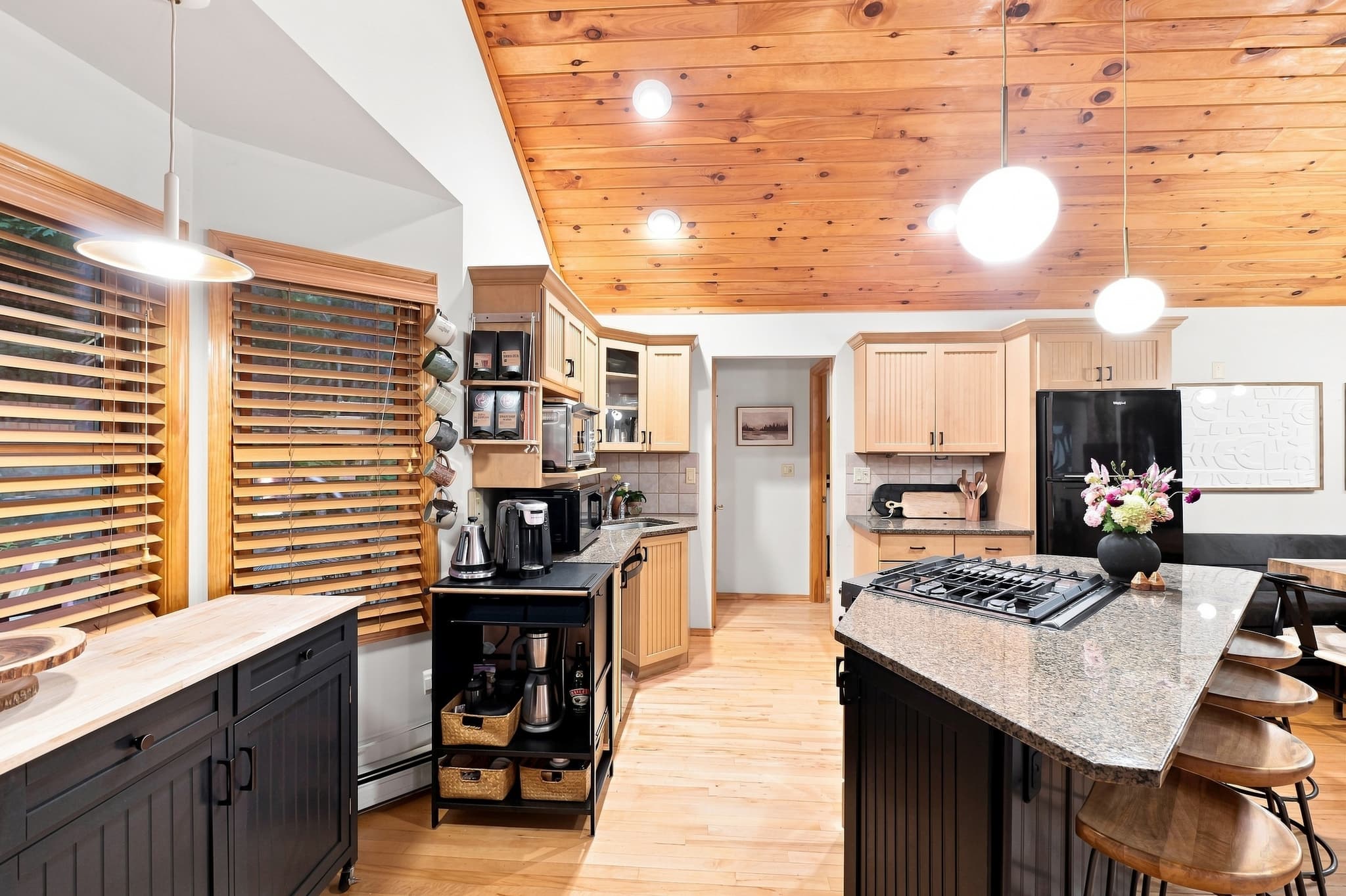 21 161 Barker Rd Kitchen 7064