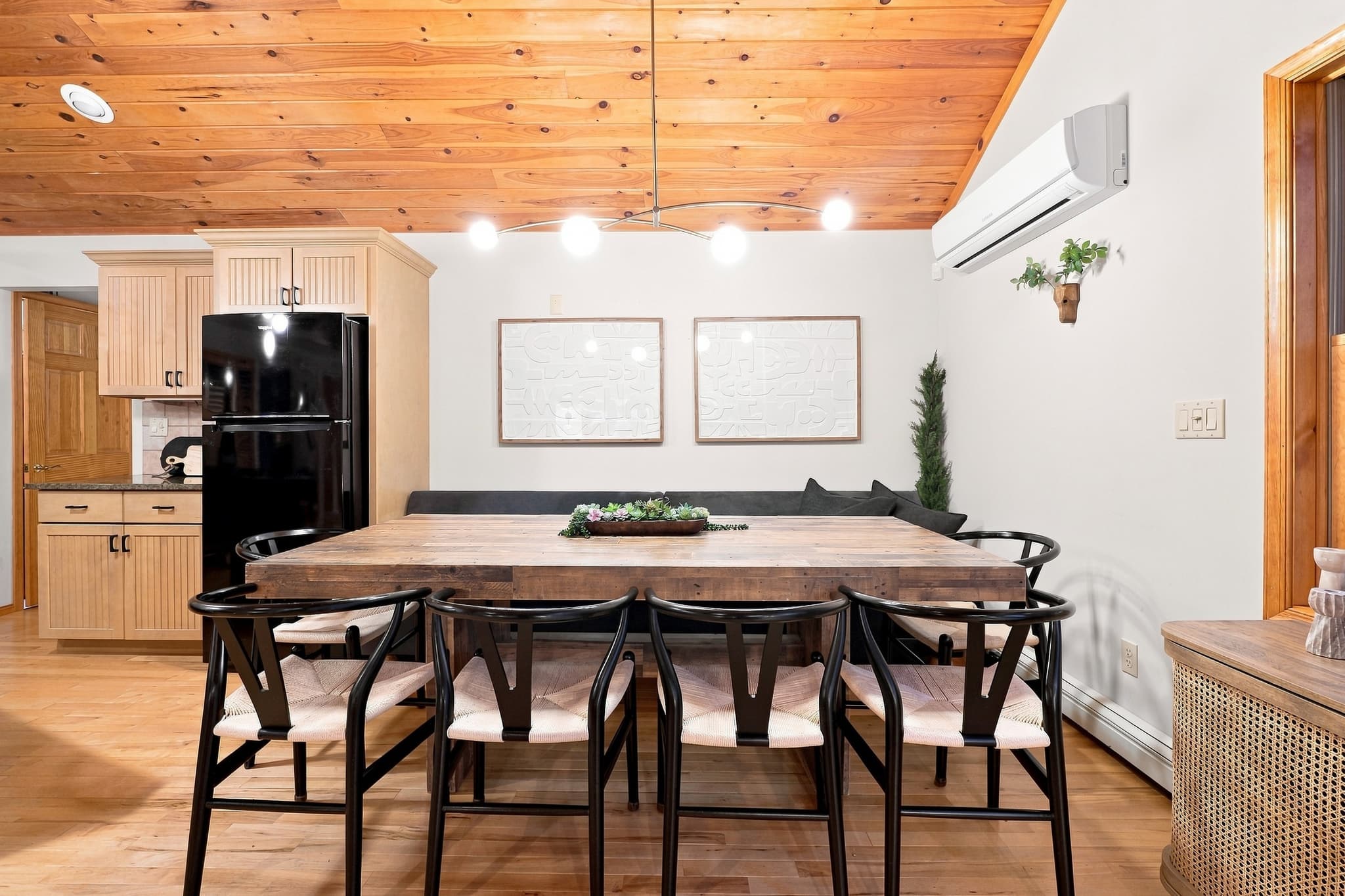 25 161 Barker Rd Dining room 7053