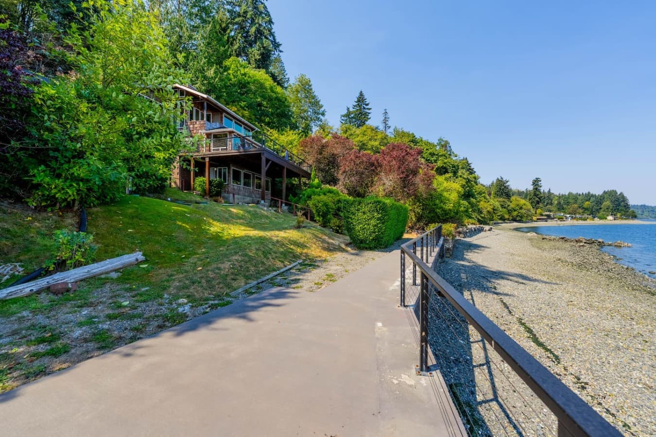 A peaceful waterfront perch made for long, unhurried afternoons.