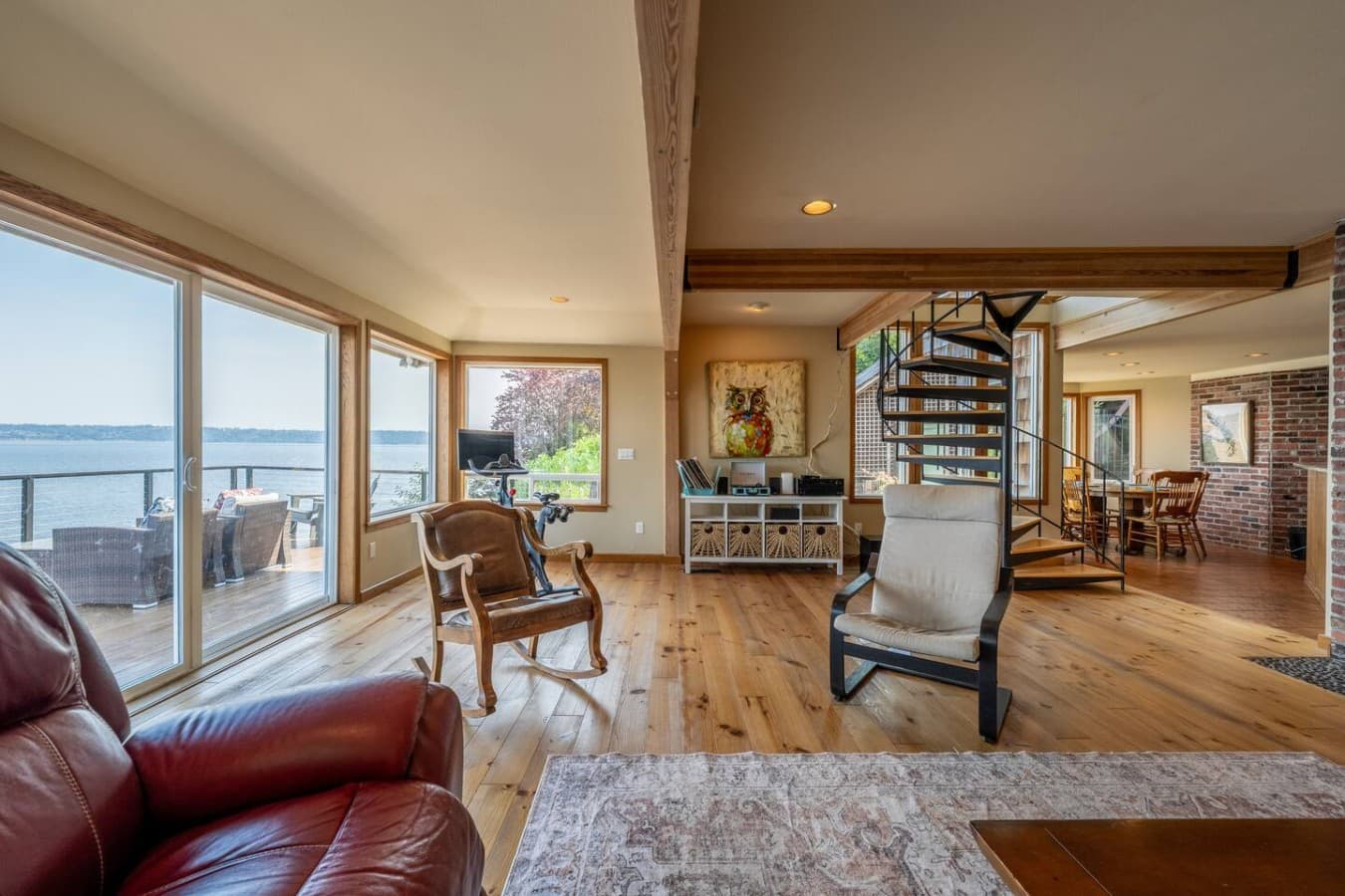 Good music, a warm fire, and sweeping views — the perfect Sea and Sky evening.
