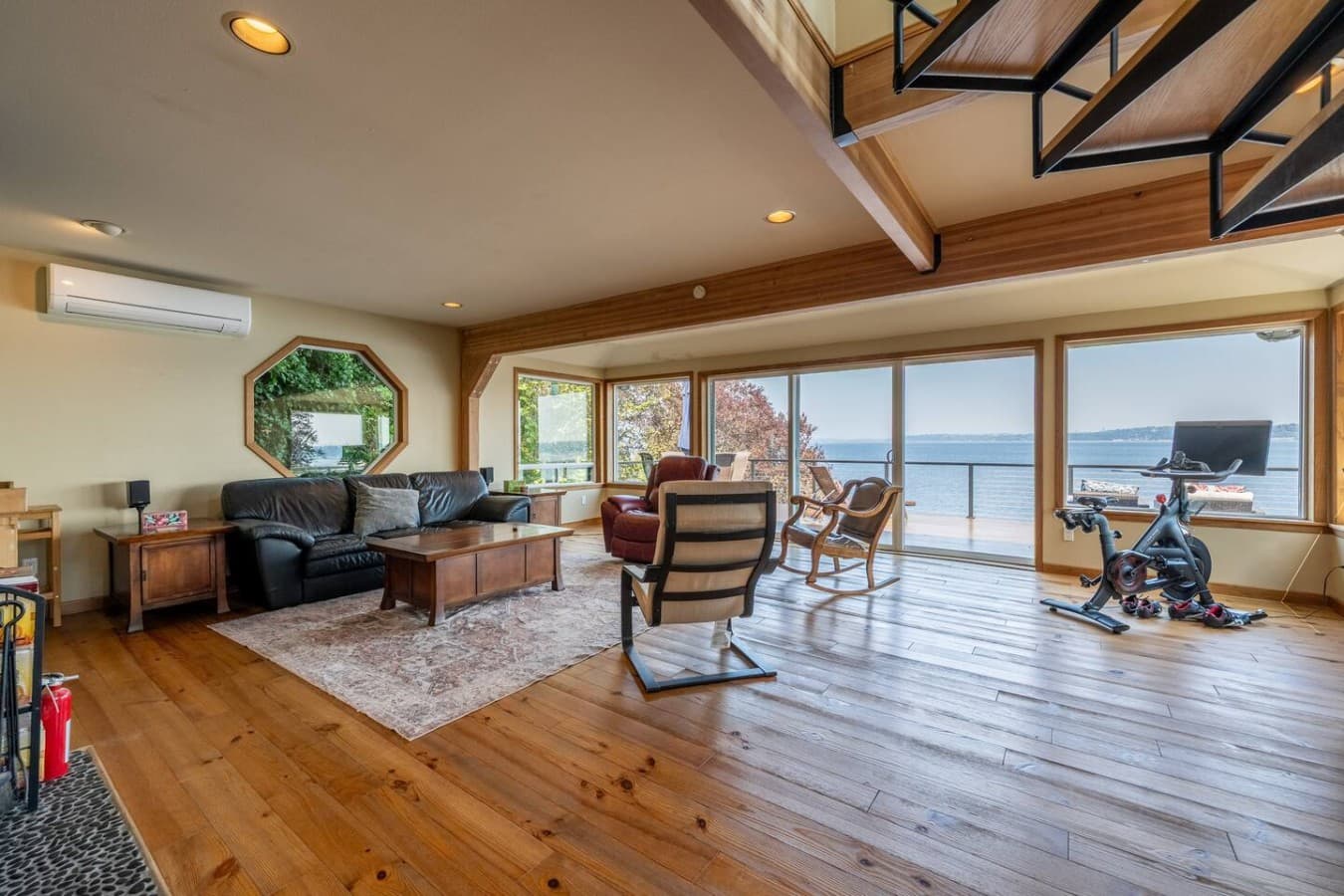 A cozy living space made for slow evenings, good music, and beautiful water views.