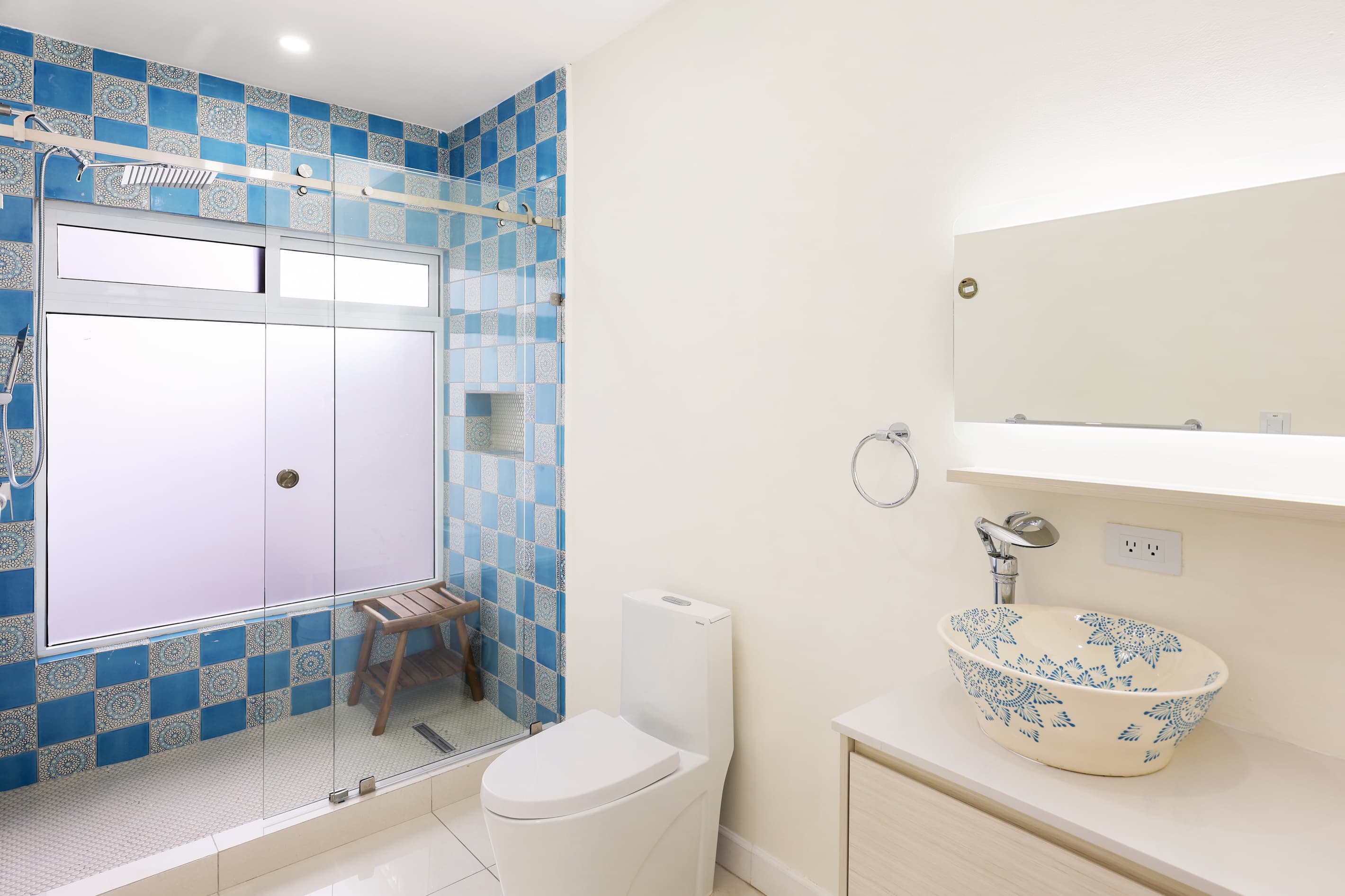 Full bathroom on the first floor