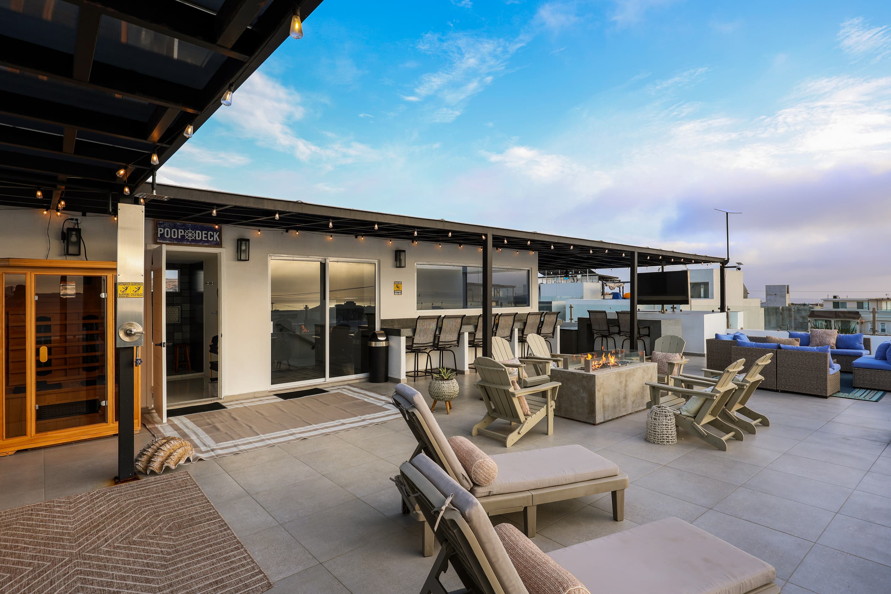 Rooftop terrace with plenty of space to enjoy the sunshine and ocean breeze