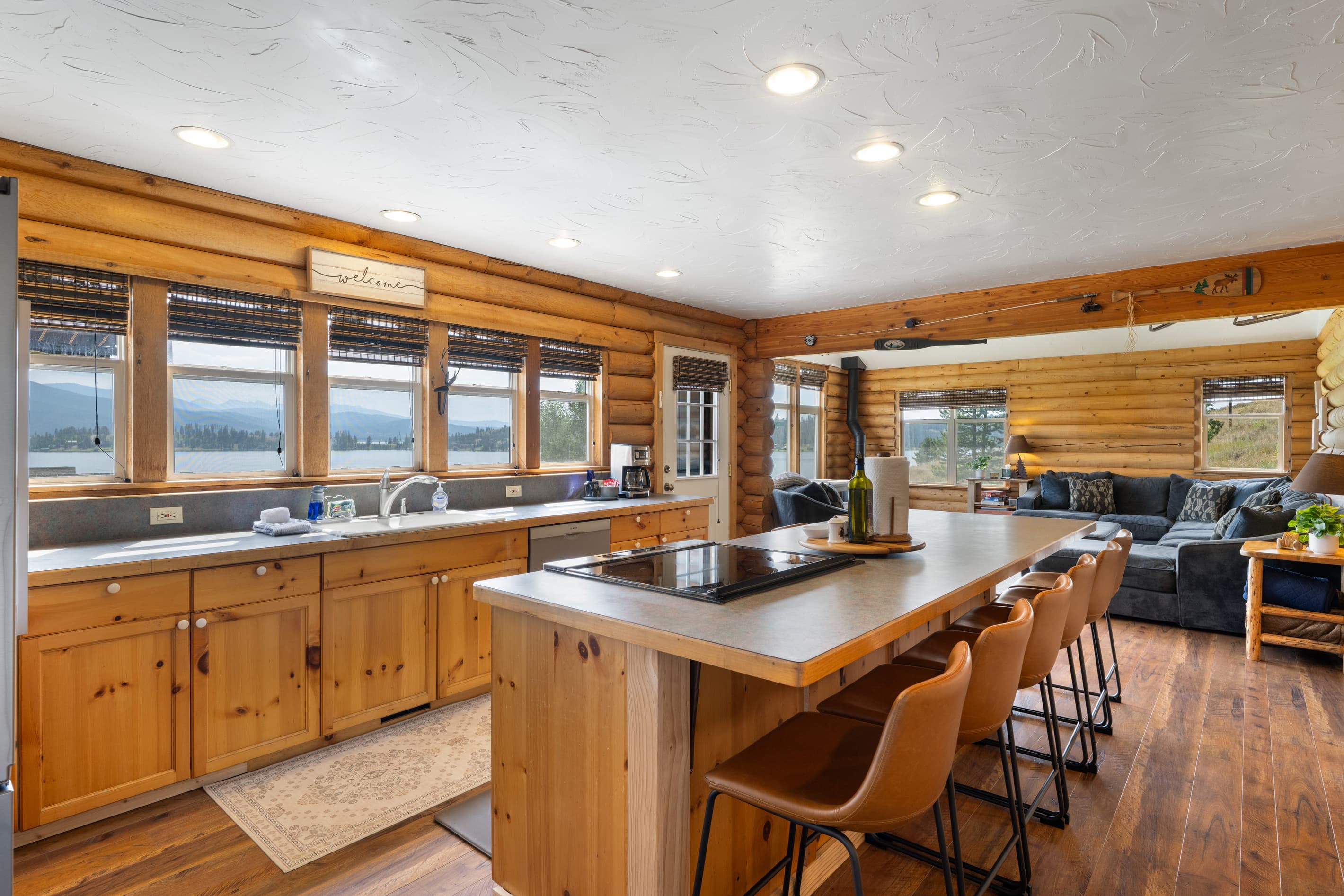 Full kitchen has all the necessities