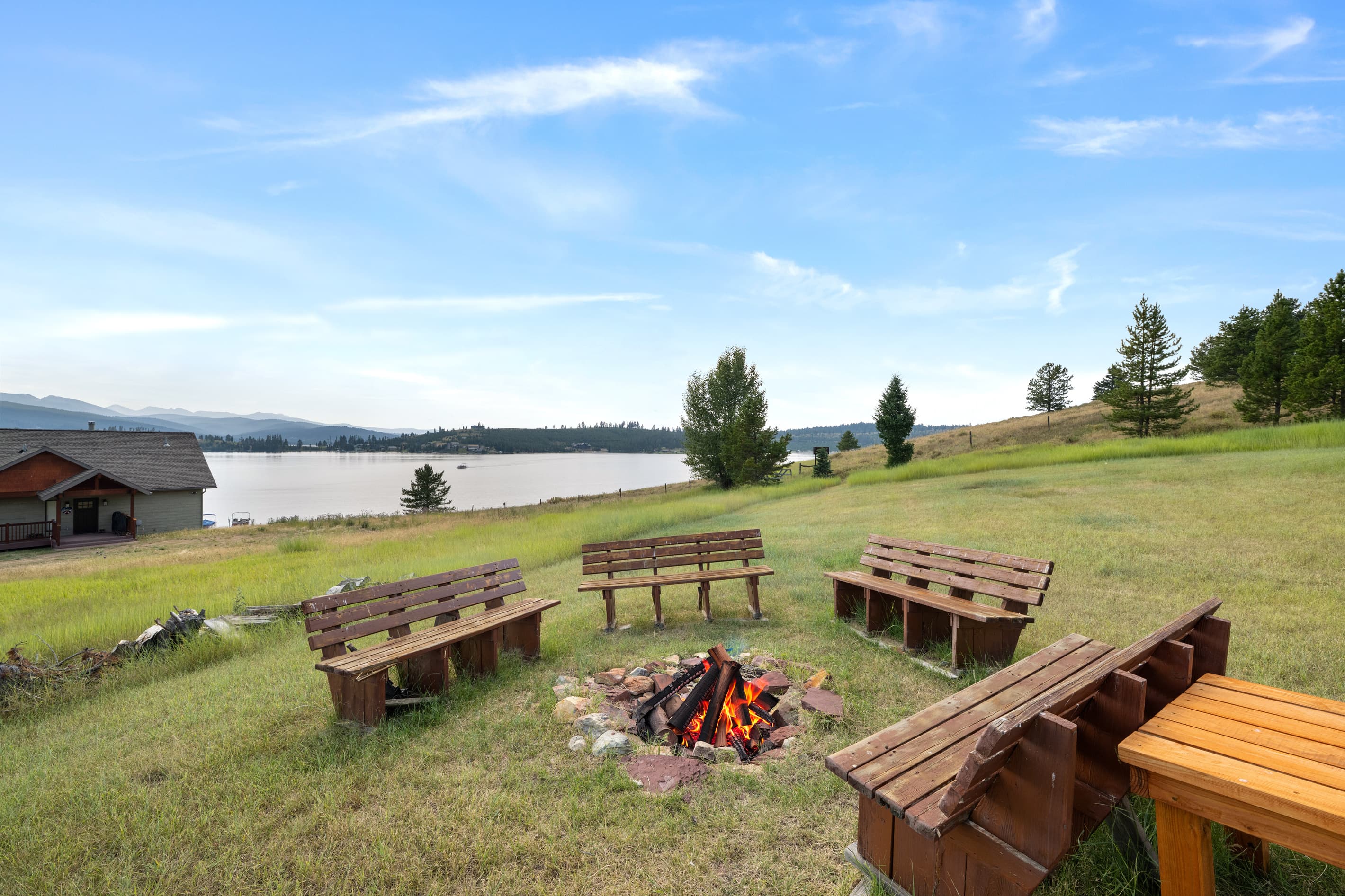 Fire pit (check burn bans first!); please bring your own firewood. 