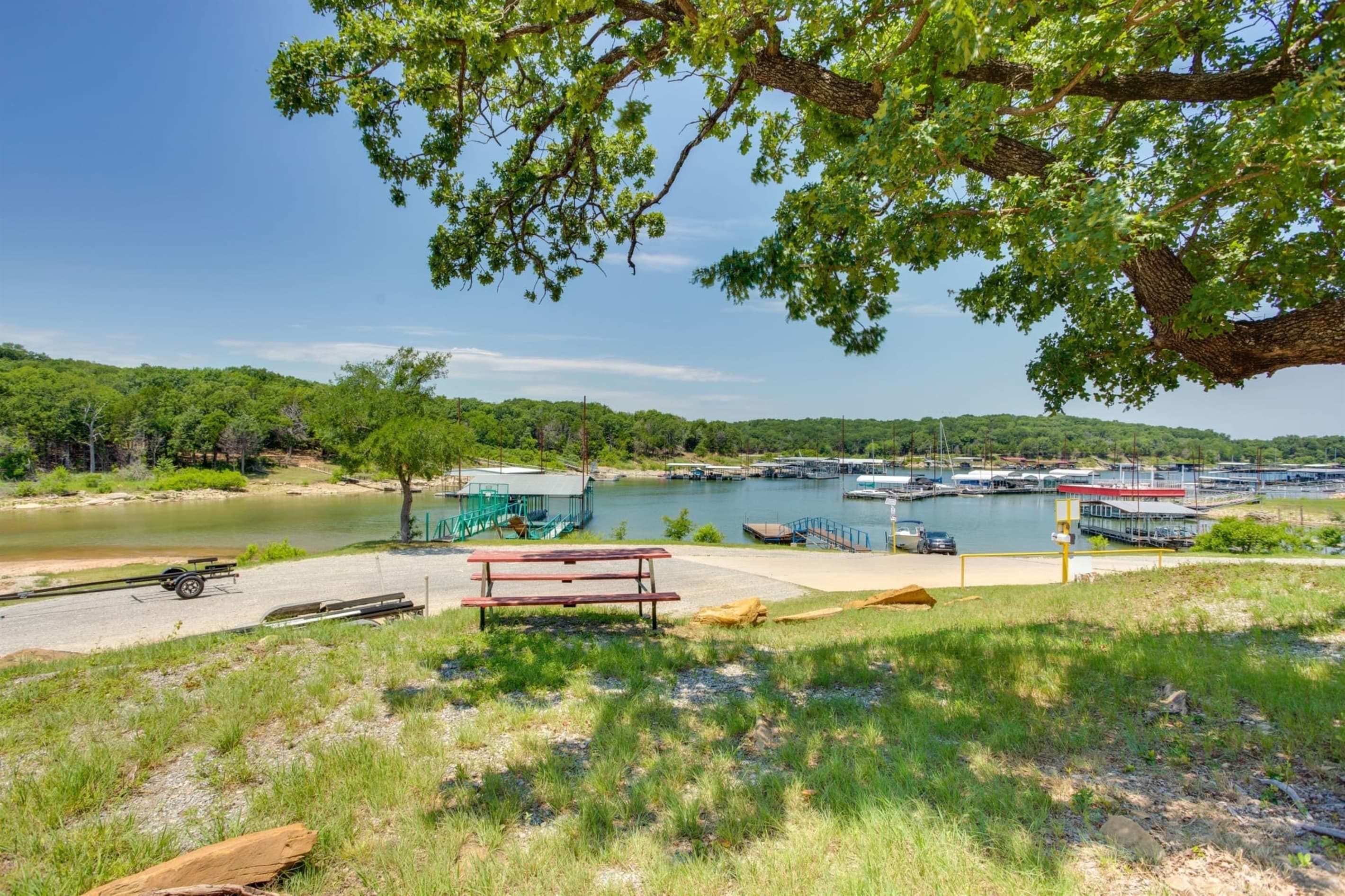 Neighborhood Lake Access & Boat Ramp - 0.3 mile | *Lake water clarity and levels fluctuate throughout the year, which affects the appearance of the shoreline.