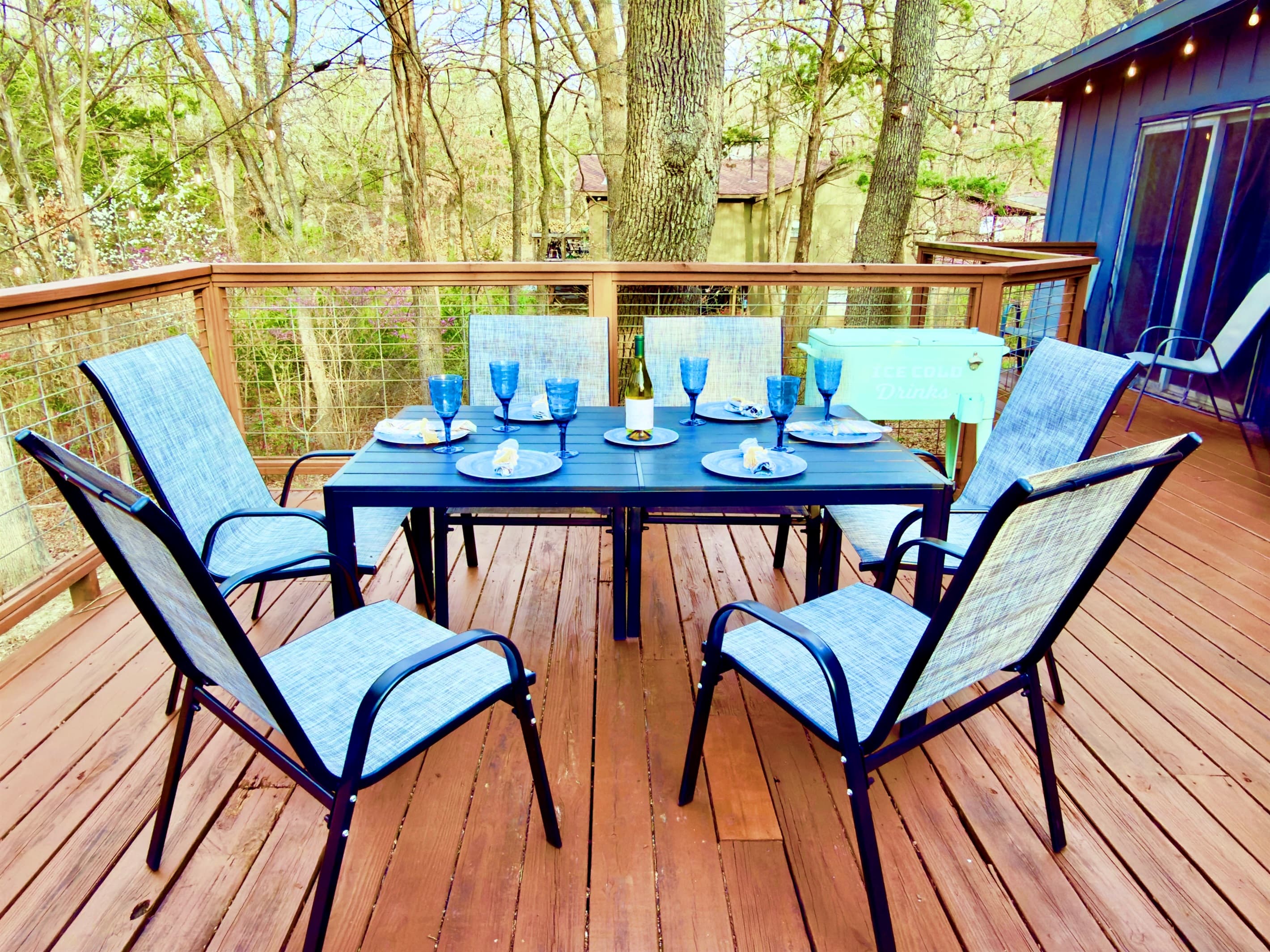 Al Fresco Dining for 6 people | Outdoor Cooler | Propane Grill (Propane Provided)