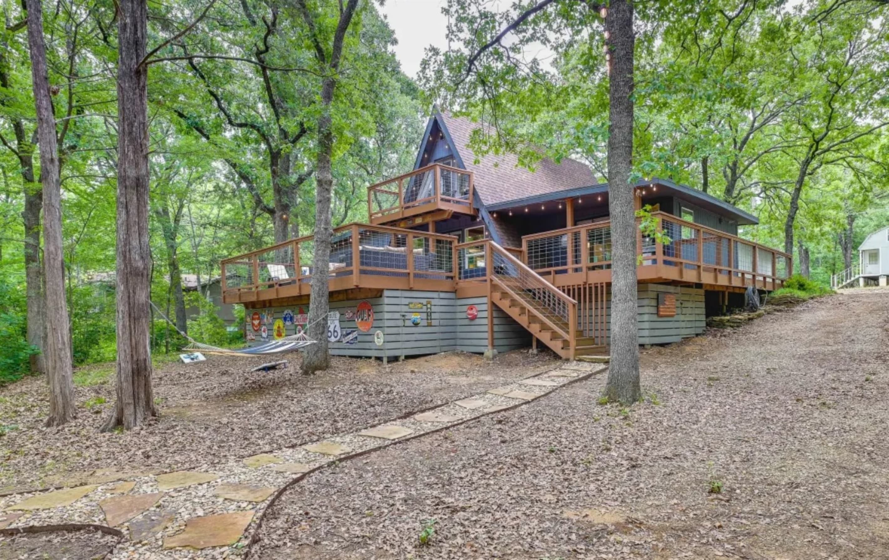 Private Yard | Cornhole | Frisbee Golf | Hammock | Ring & Hook Game | Other Outdoor Games