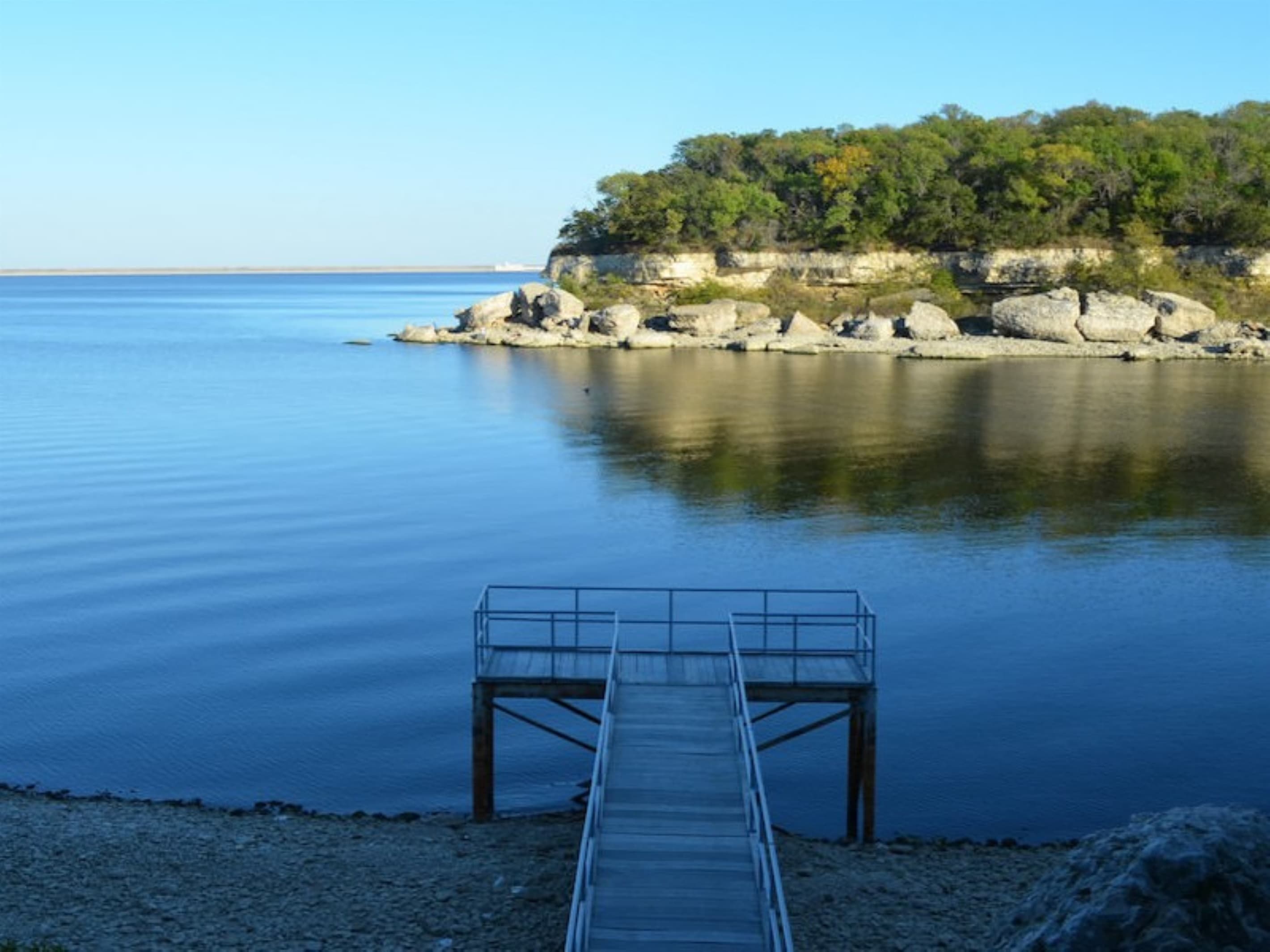 Tour the lake on your boat to discover gorgeous coves like this one. | *Lake water clarity and levels fluctuate throughout the year.