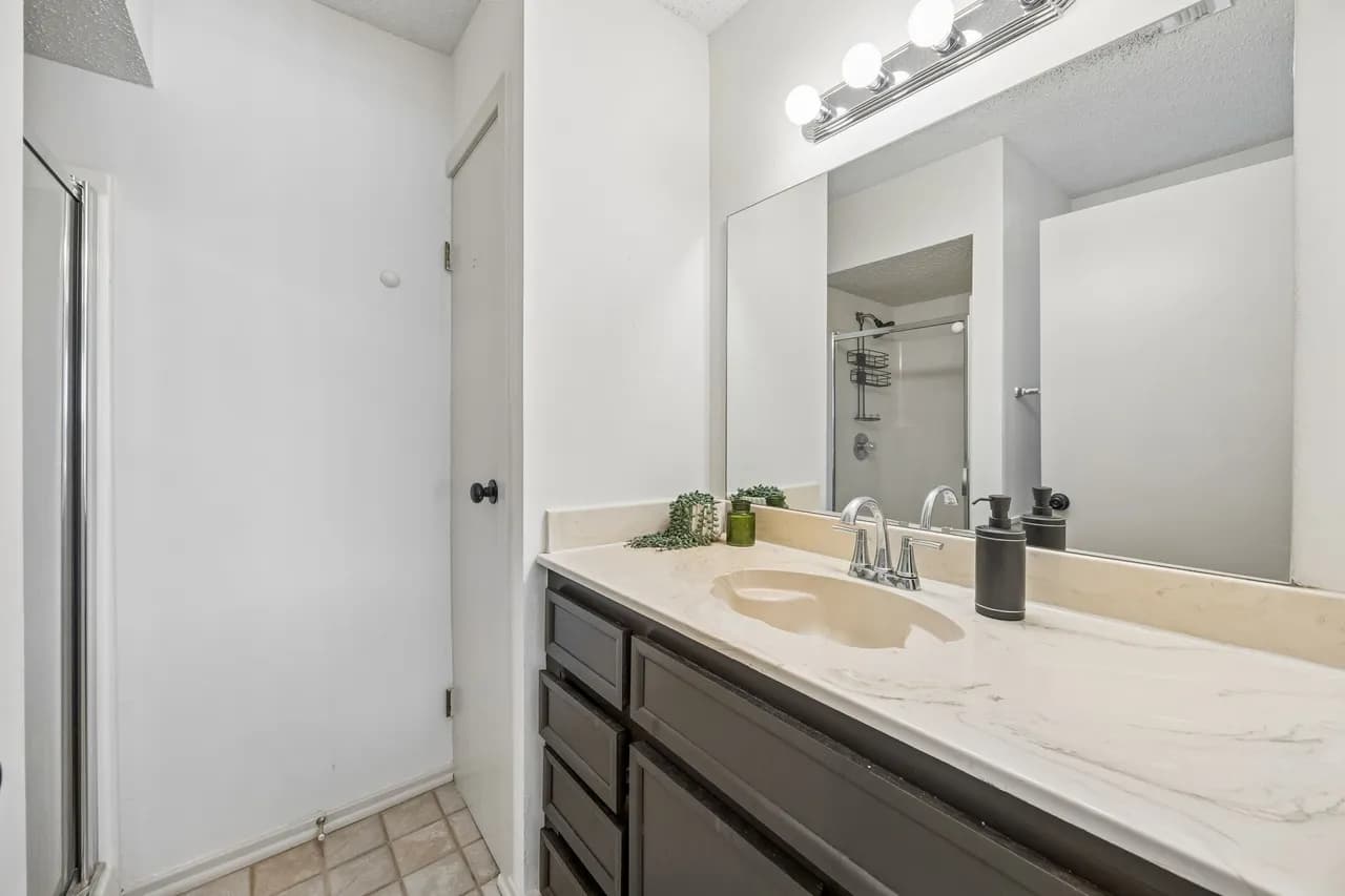 Master bath with shower