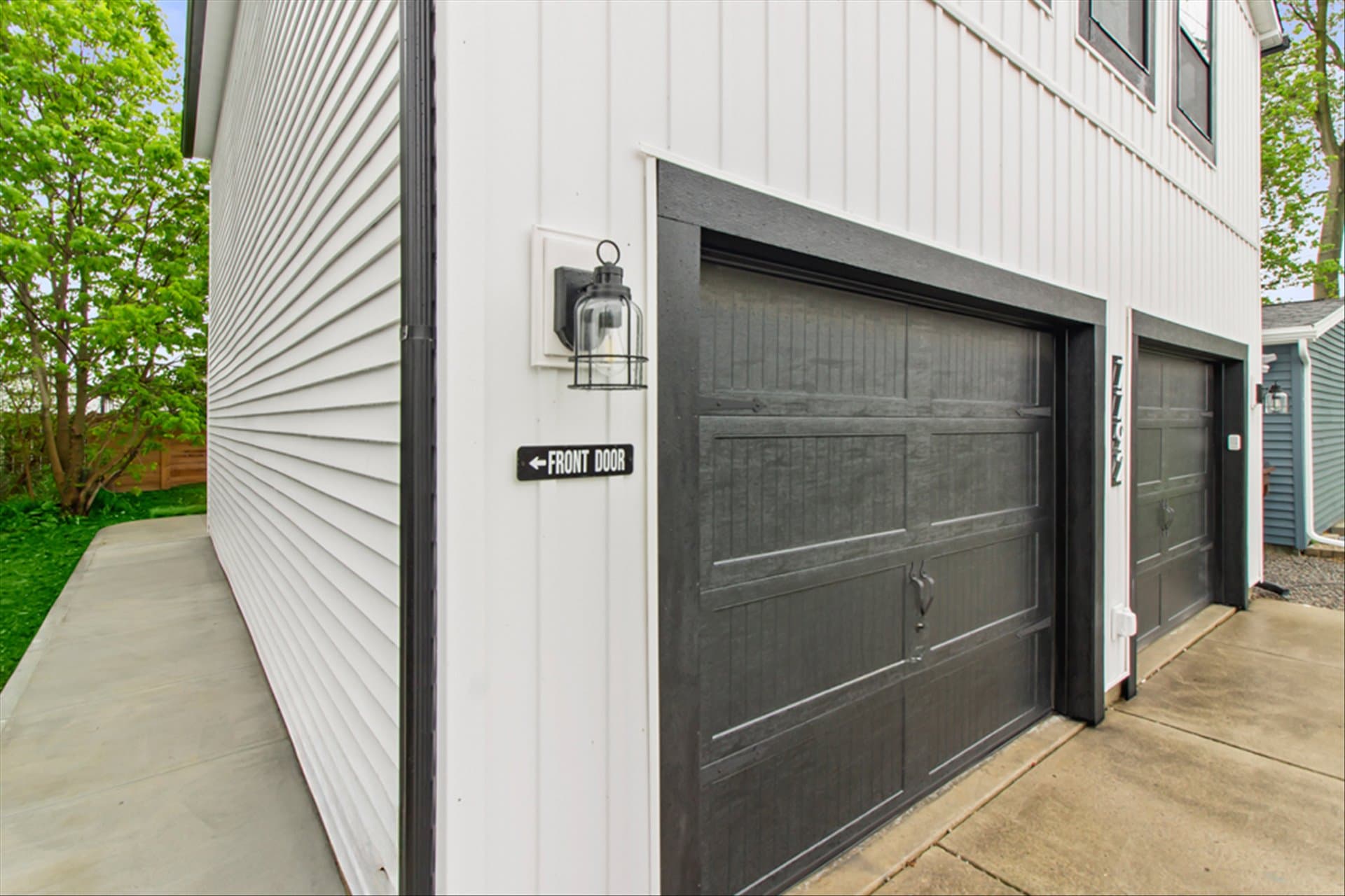 The Loft on Waterbury - Front Door Sign