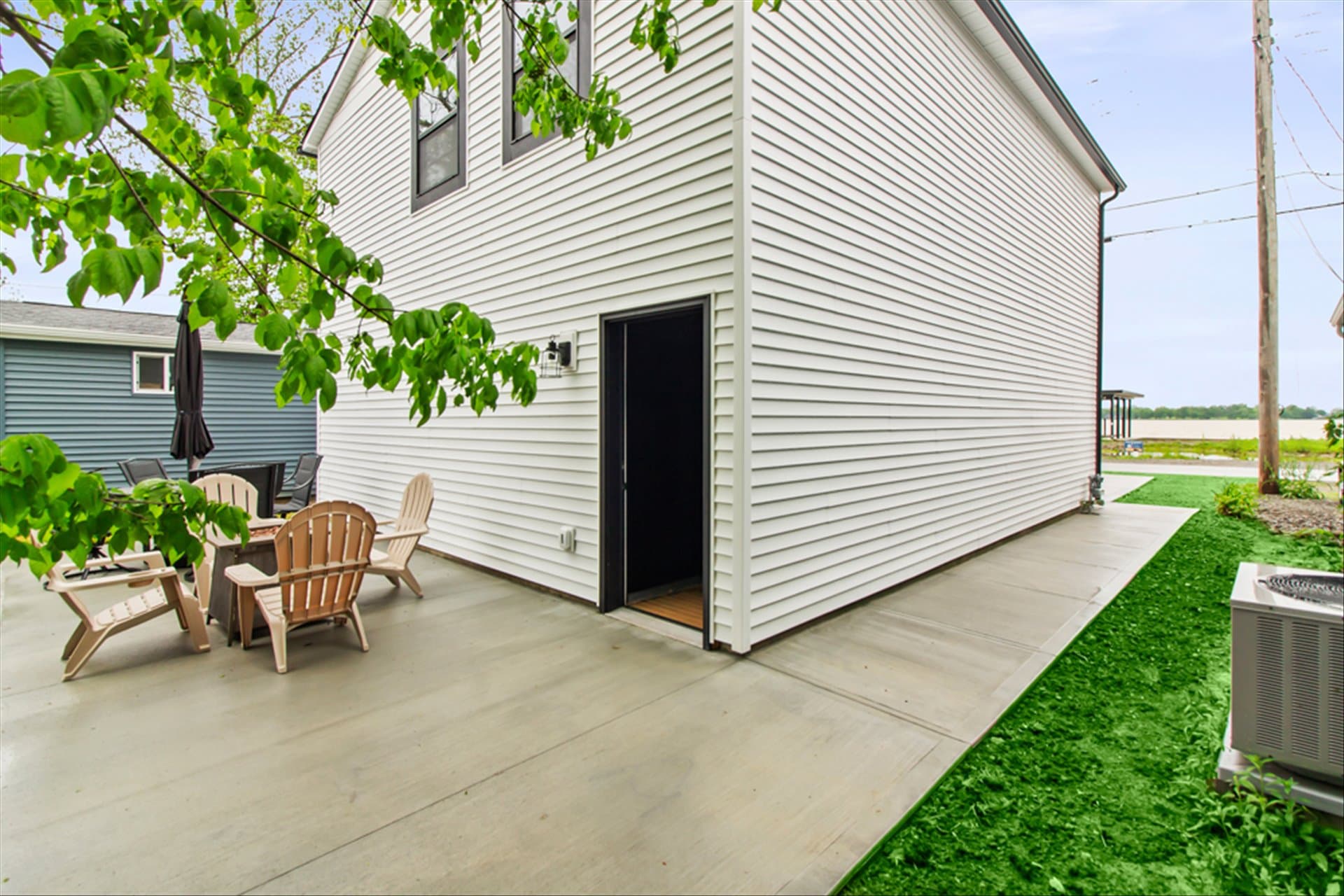 The Loft on Waterbury - Rear Entry