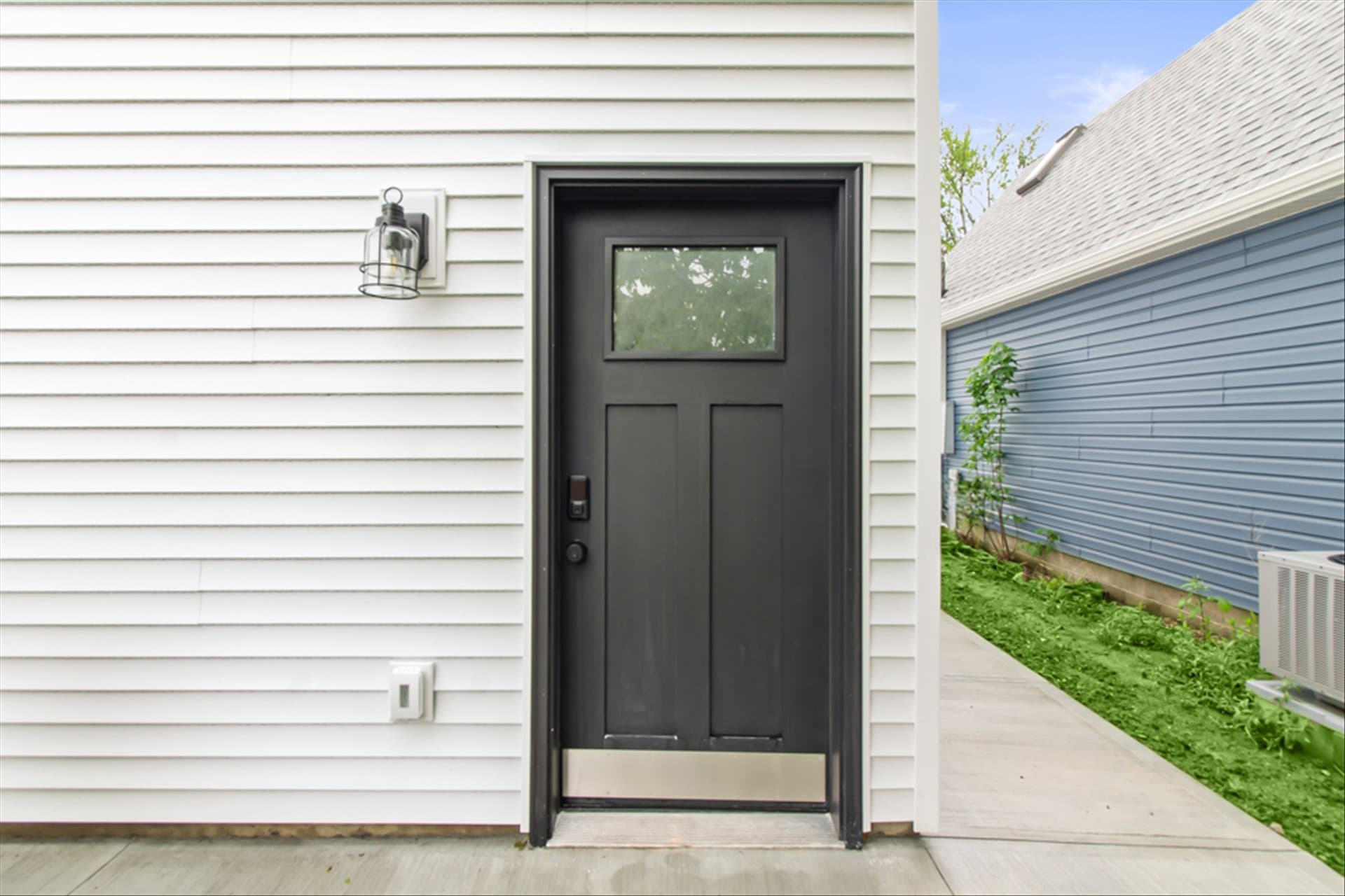 The Loft on Waterbury - Exterior Entry Door