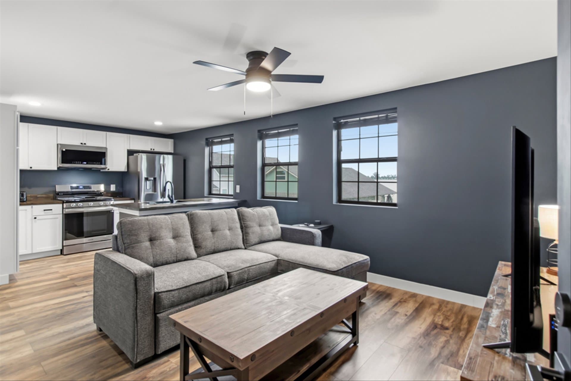 The Loft on Waterbury - Come on in! Windows with water views