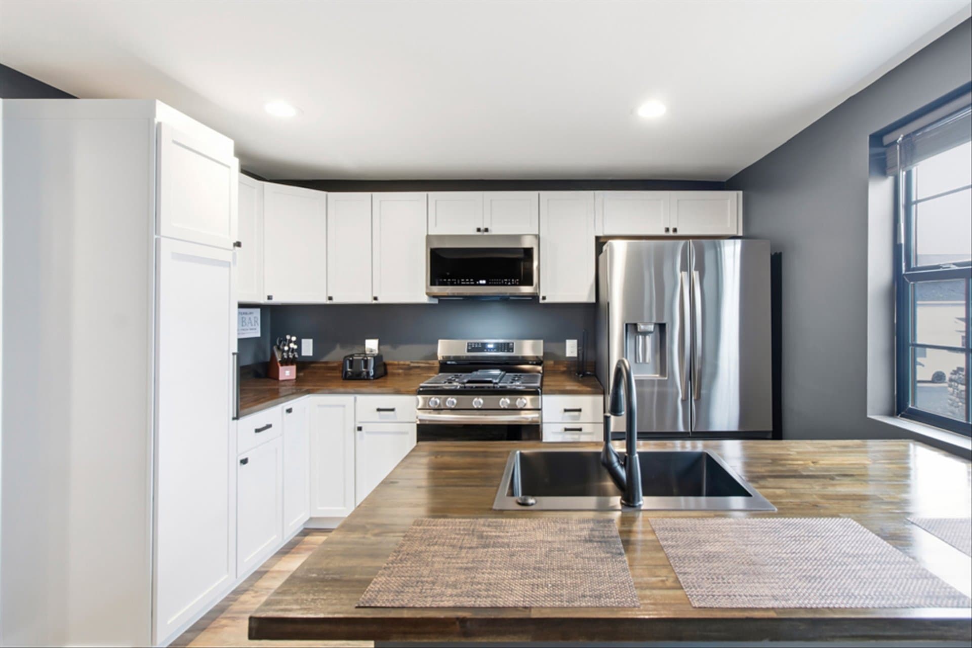 The Loft on Waterbury - Island Seating
