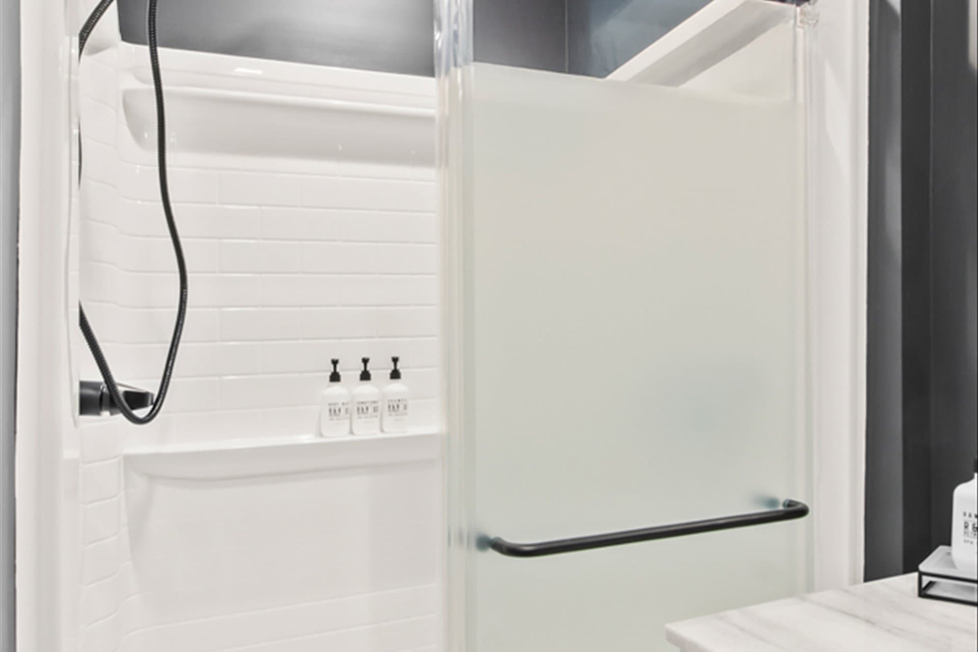 The Loft on Waterbury - Shower Amenities