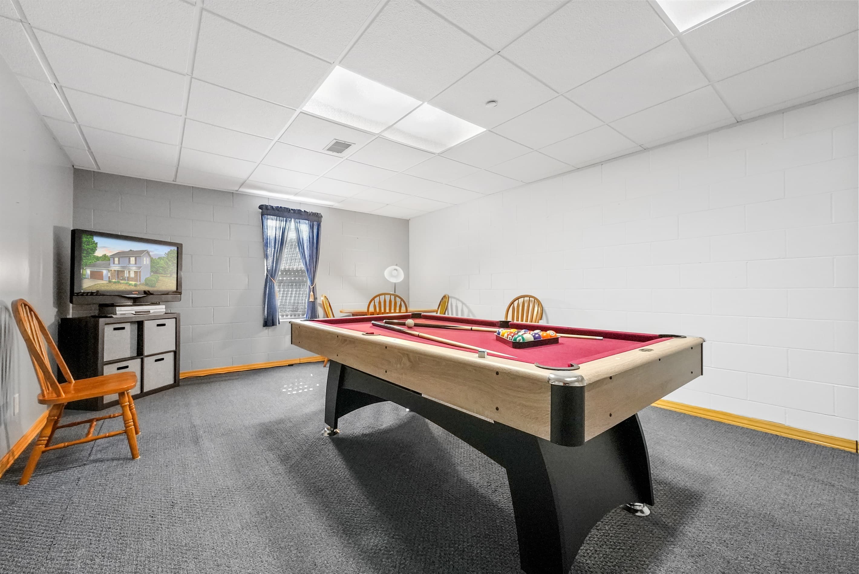 Game Room: Unleash your competitive spirit with billiards and a cozy TV corner for fun evenings!