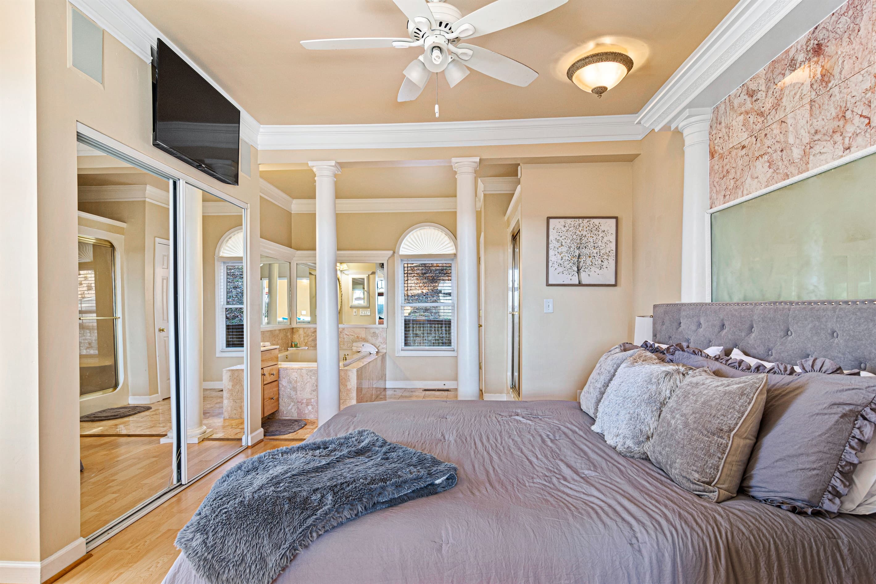 Master/Main Bedroom- king bed
