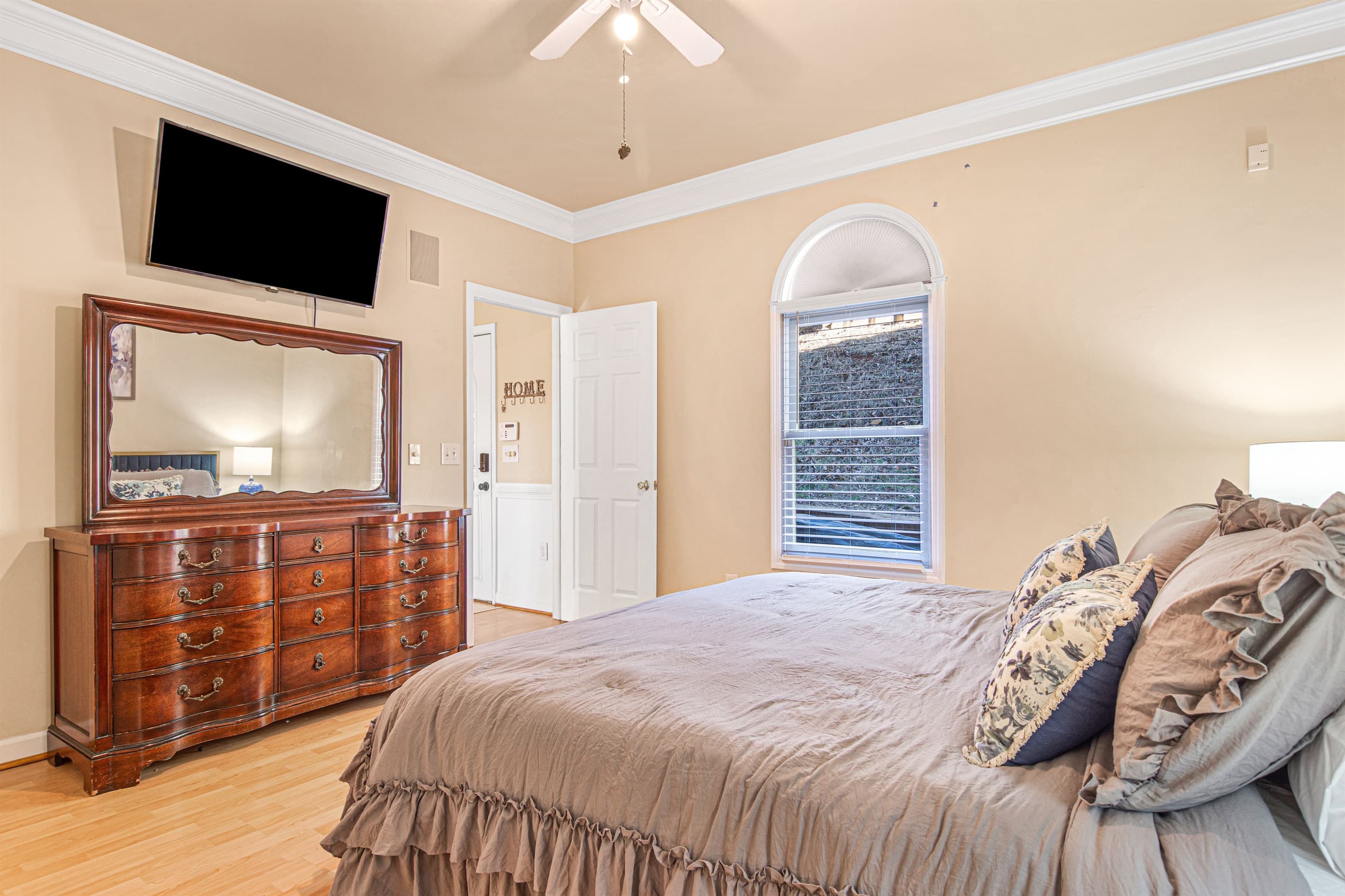 2nd bedroom on main floor w king bed and ensuite bathroom