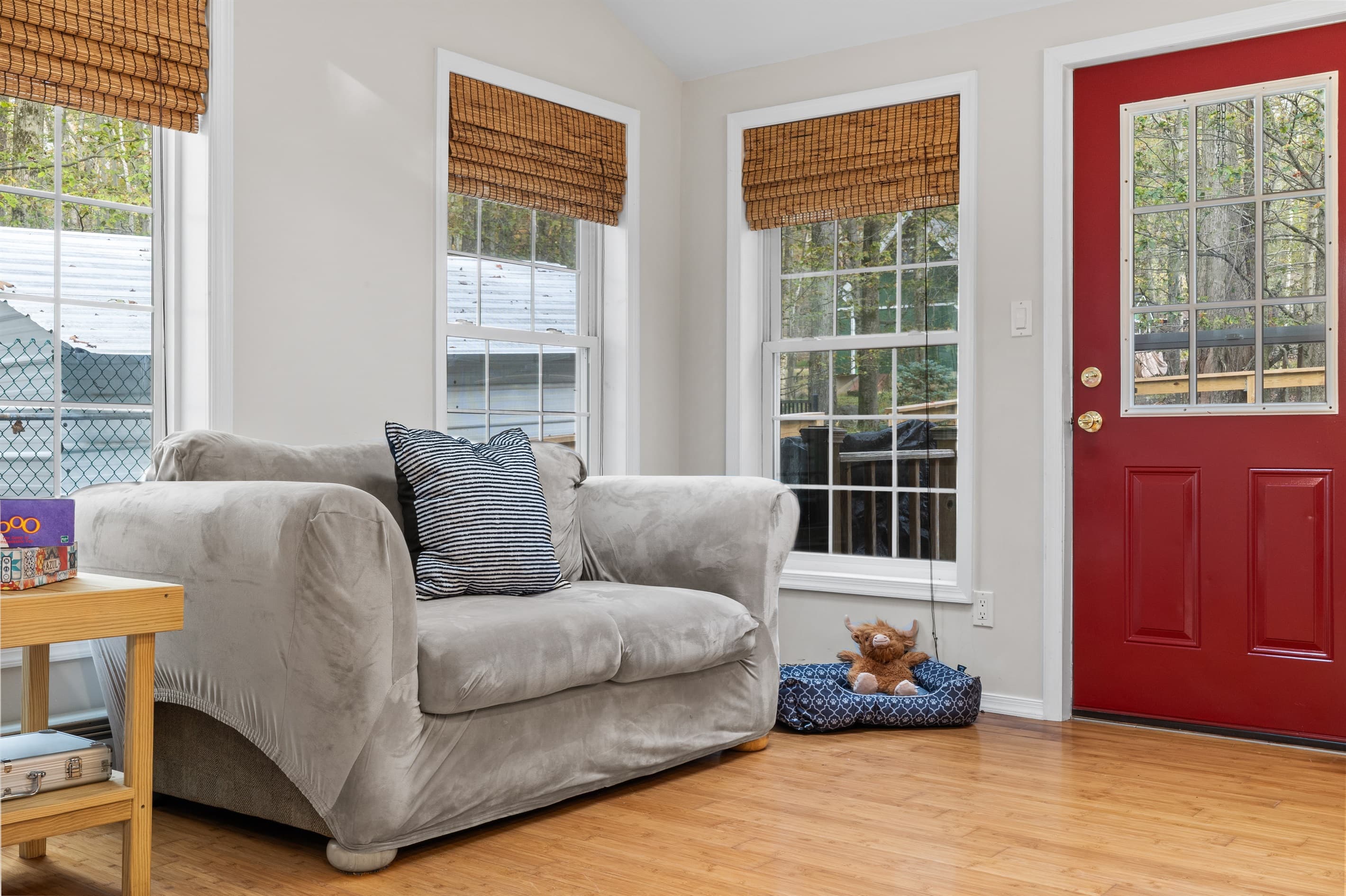 Sunlit Lounge: Relax in this airy space with large windows and vibrant decor! Perfect for unwinding!