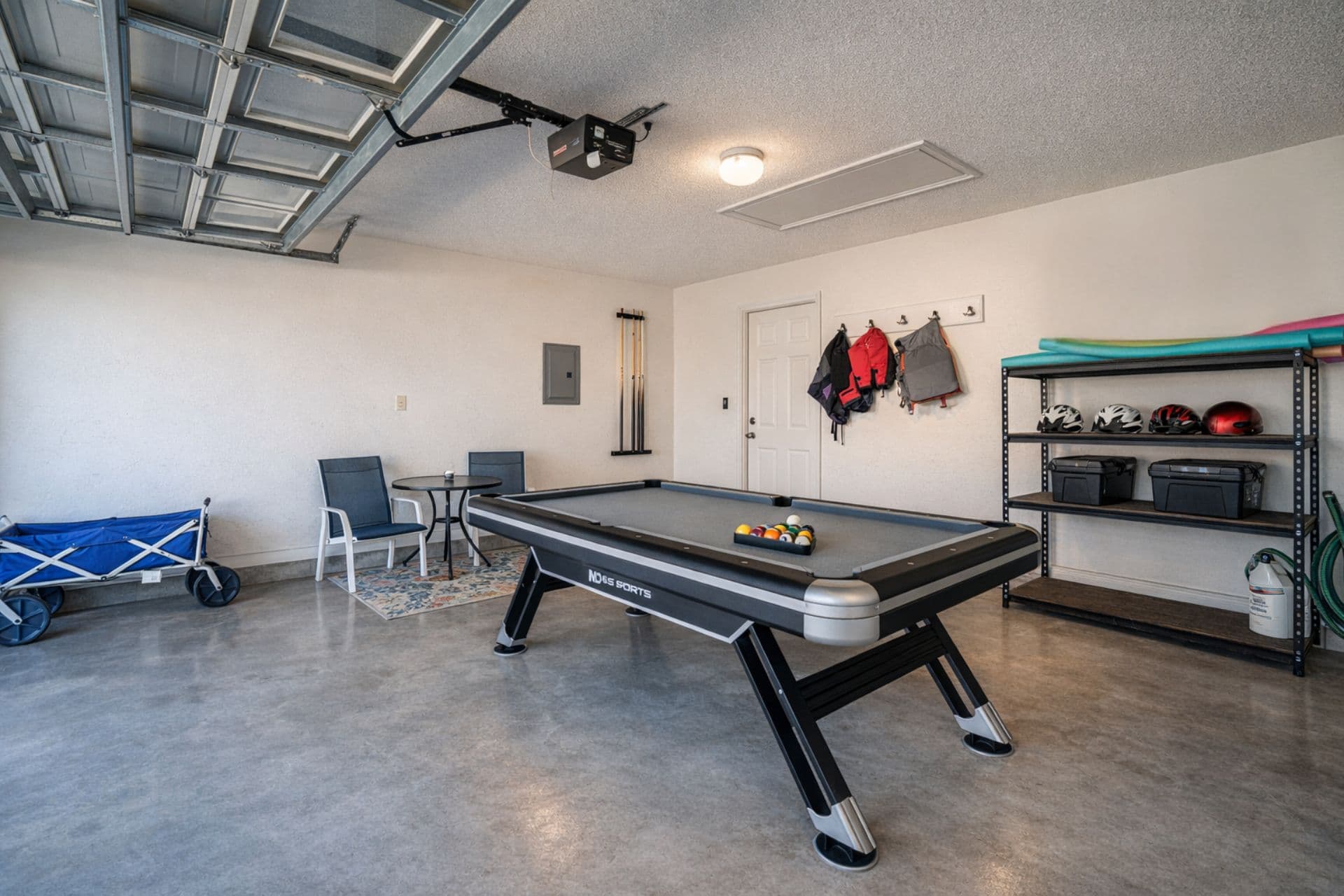 Fun amenities; pool table, board games, + streaming channels to keep your whole group entertained. You will find everything you need for your beach holiday- beach wagon, beach chairs, umbrella, beach toys!
