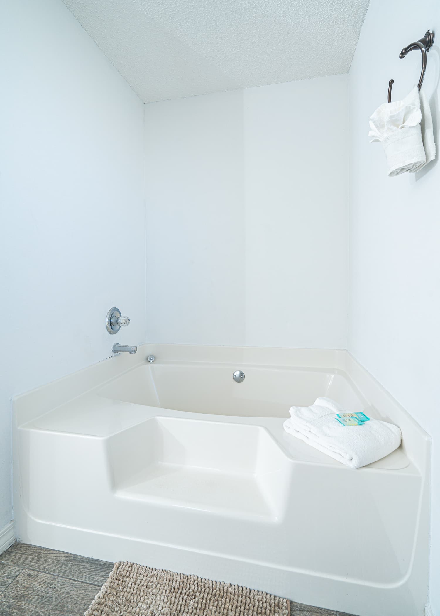 Jacuzzi tub