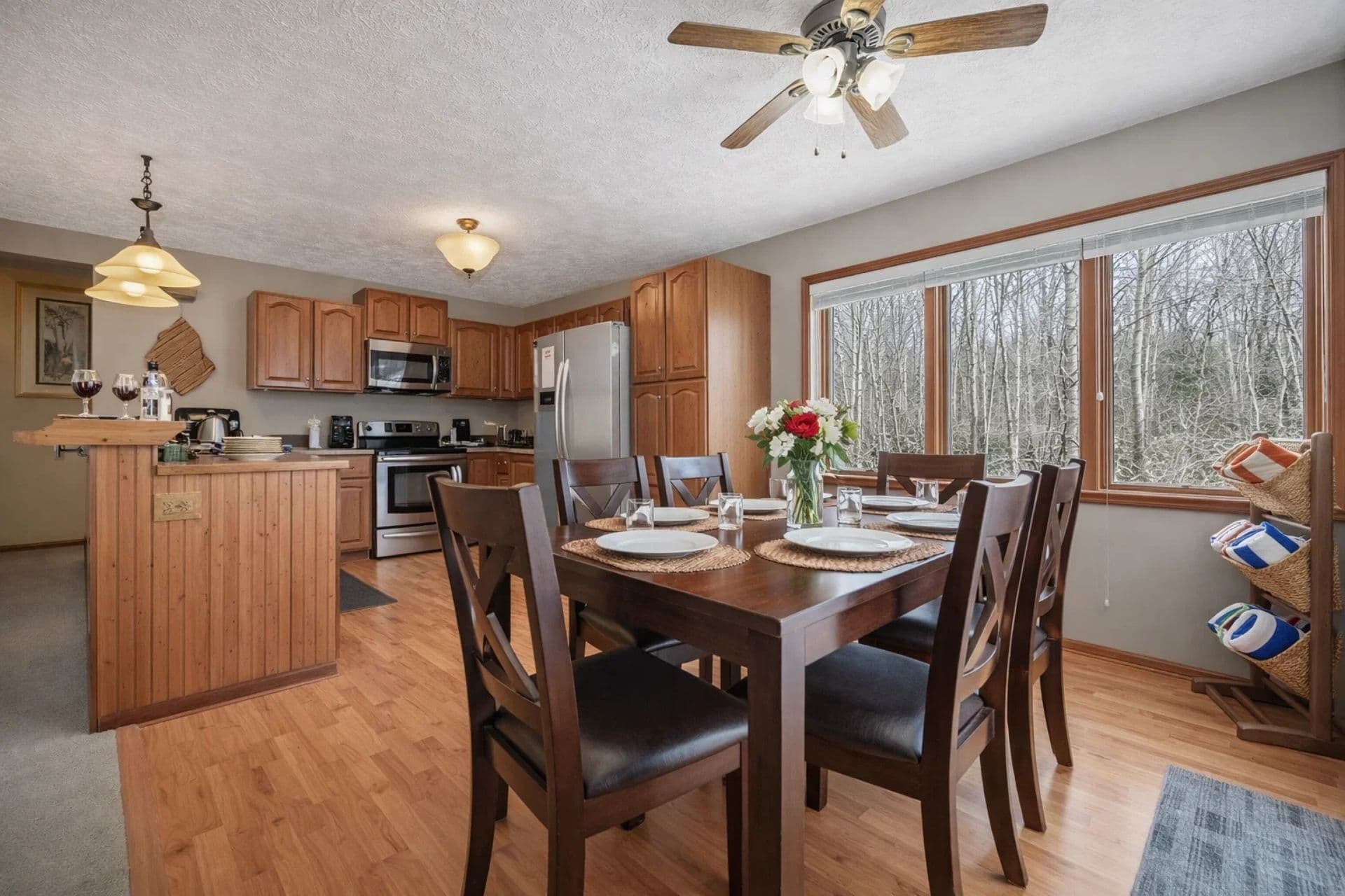 Dining Area: Savor delicious meals surrounded by nature's beauty and charming decor!