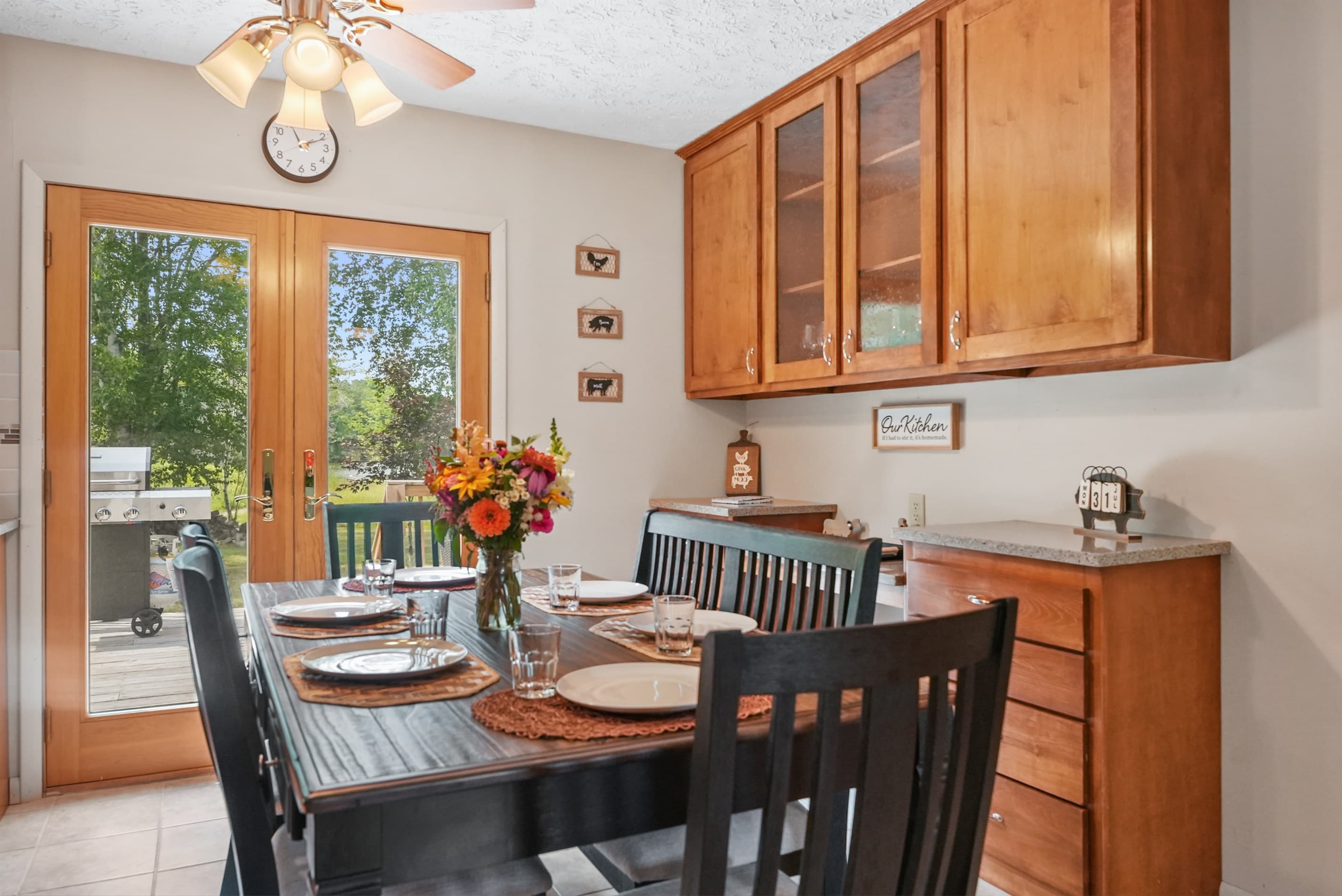 Dining Room: Savor meals with stunning views and a warm, inviting atmosphere!
