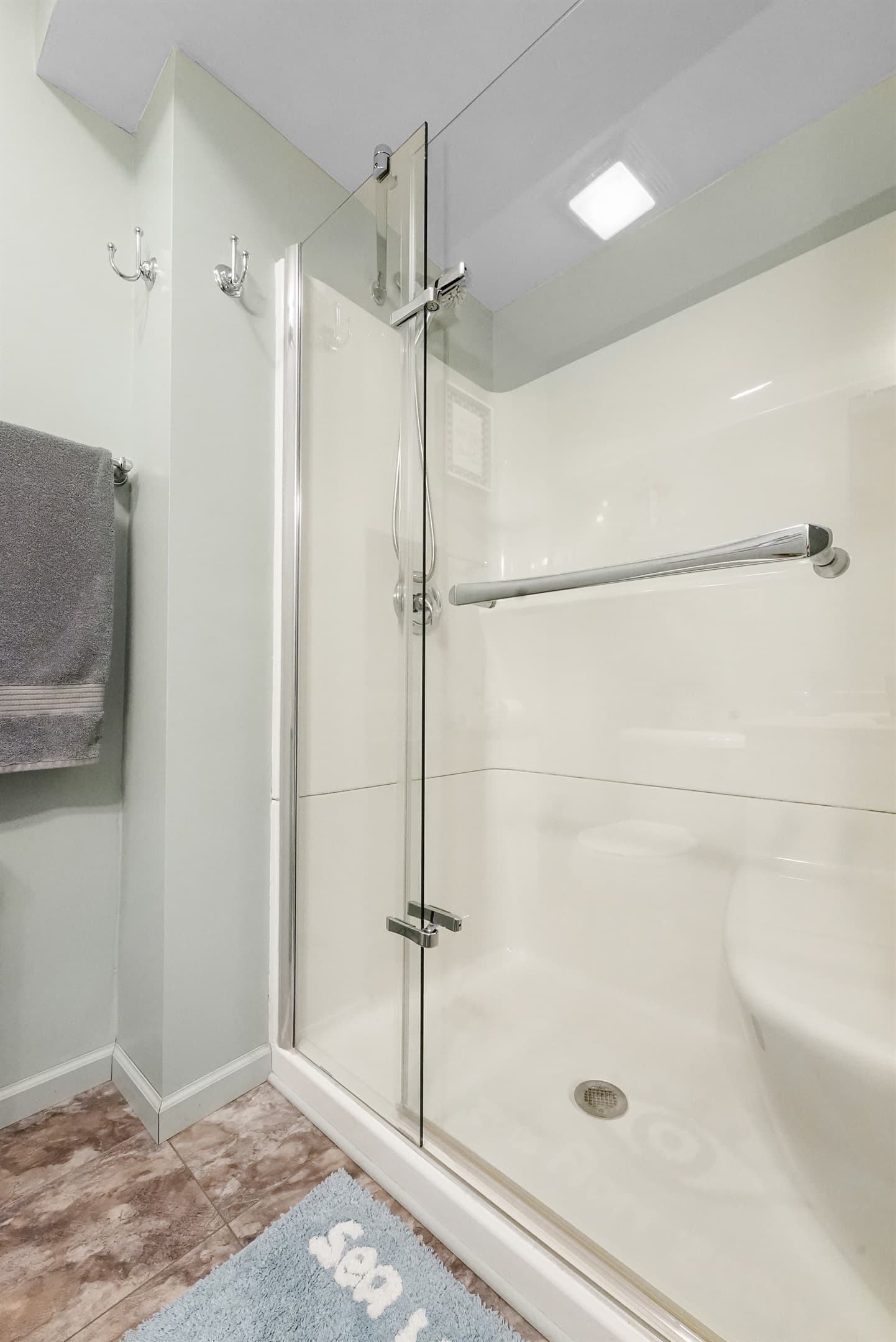 2nd full bathroom downstairs - Modern Full Bathroom: Refresh in style with sleek finishes and nautical decor! Perfect for relaxation.