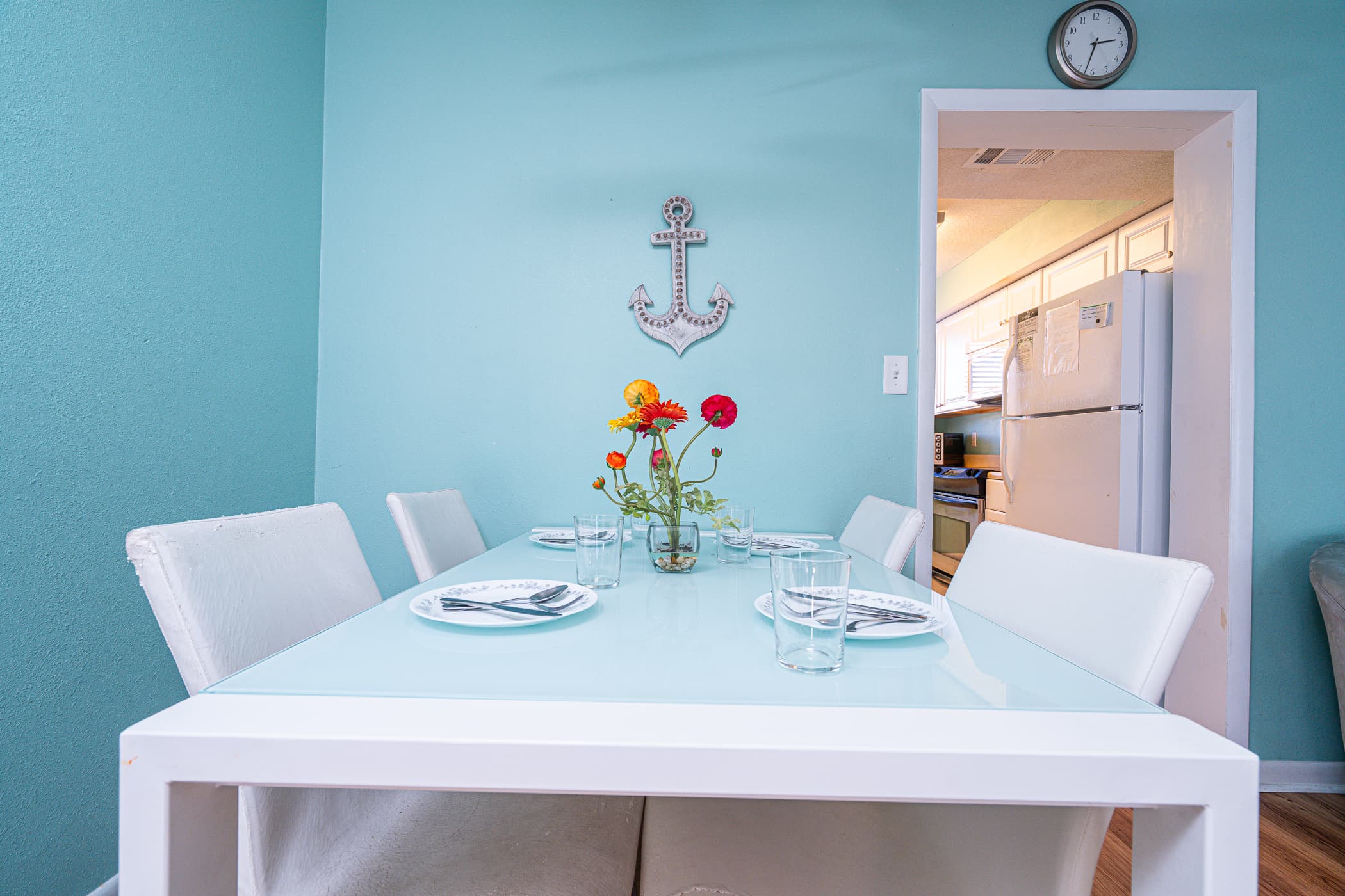Dining Area: Bright turquoise walls and playful seating create the perfect backdrop for unforgettable meals!