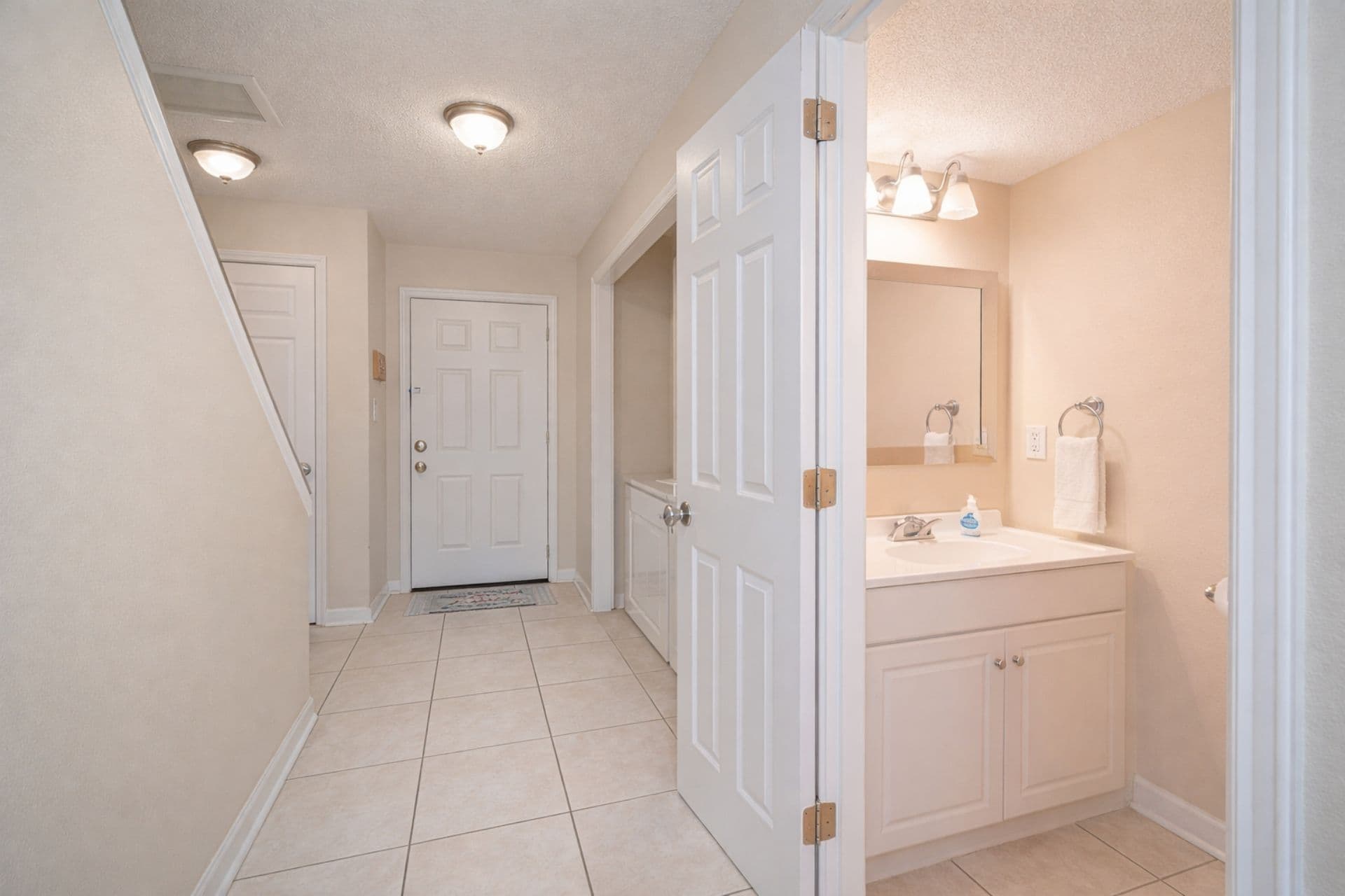 Half Bathroom: Bright and convenient retreat, perfect for a refreshing splash between beach adventures!