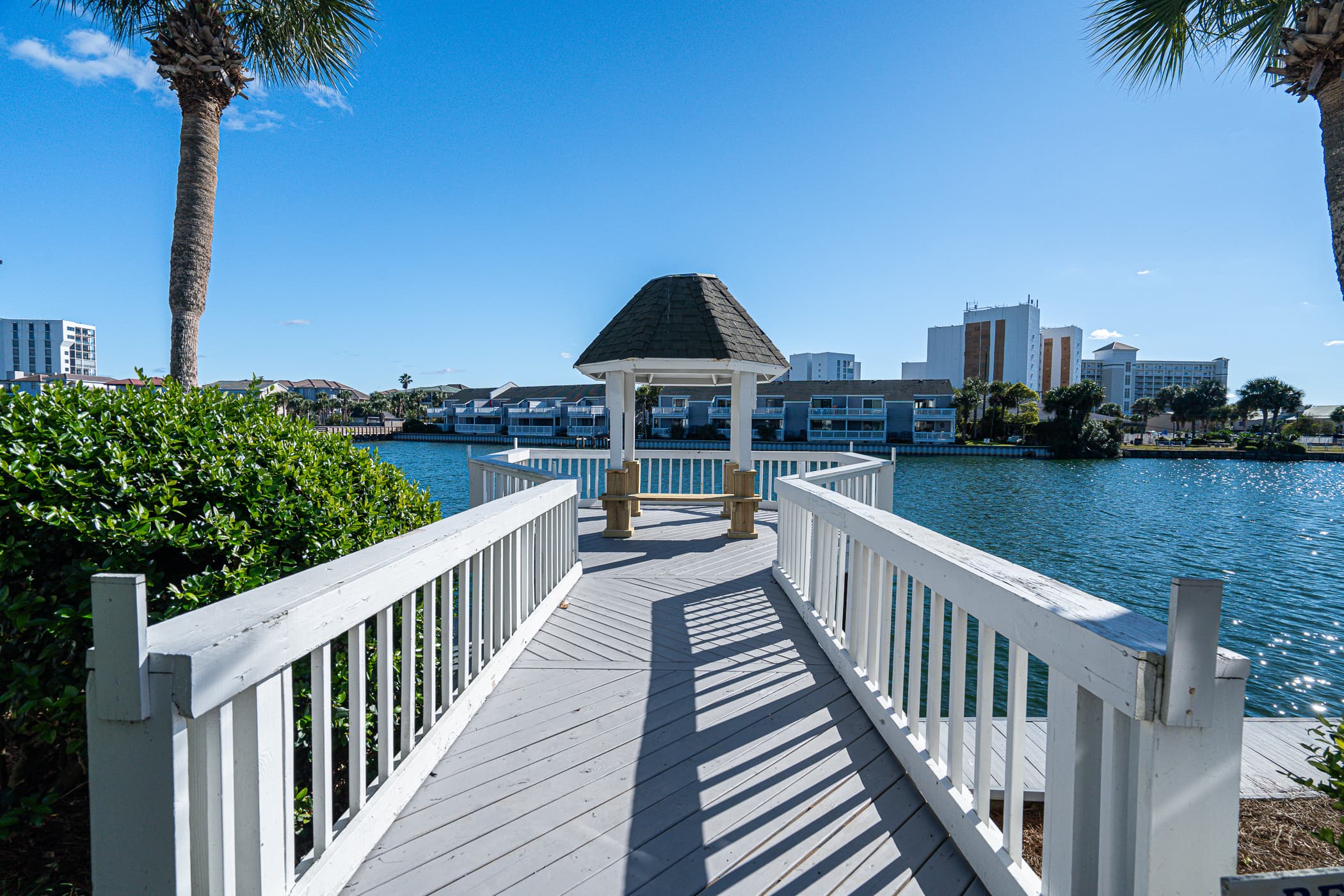 Scenic Pier: Stroll along the waterfront and soak in stunning views of Destin's vibrant shoreline!