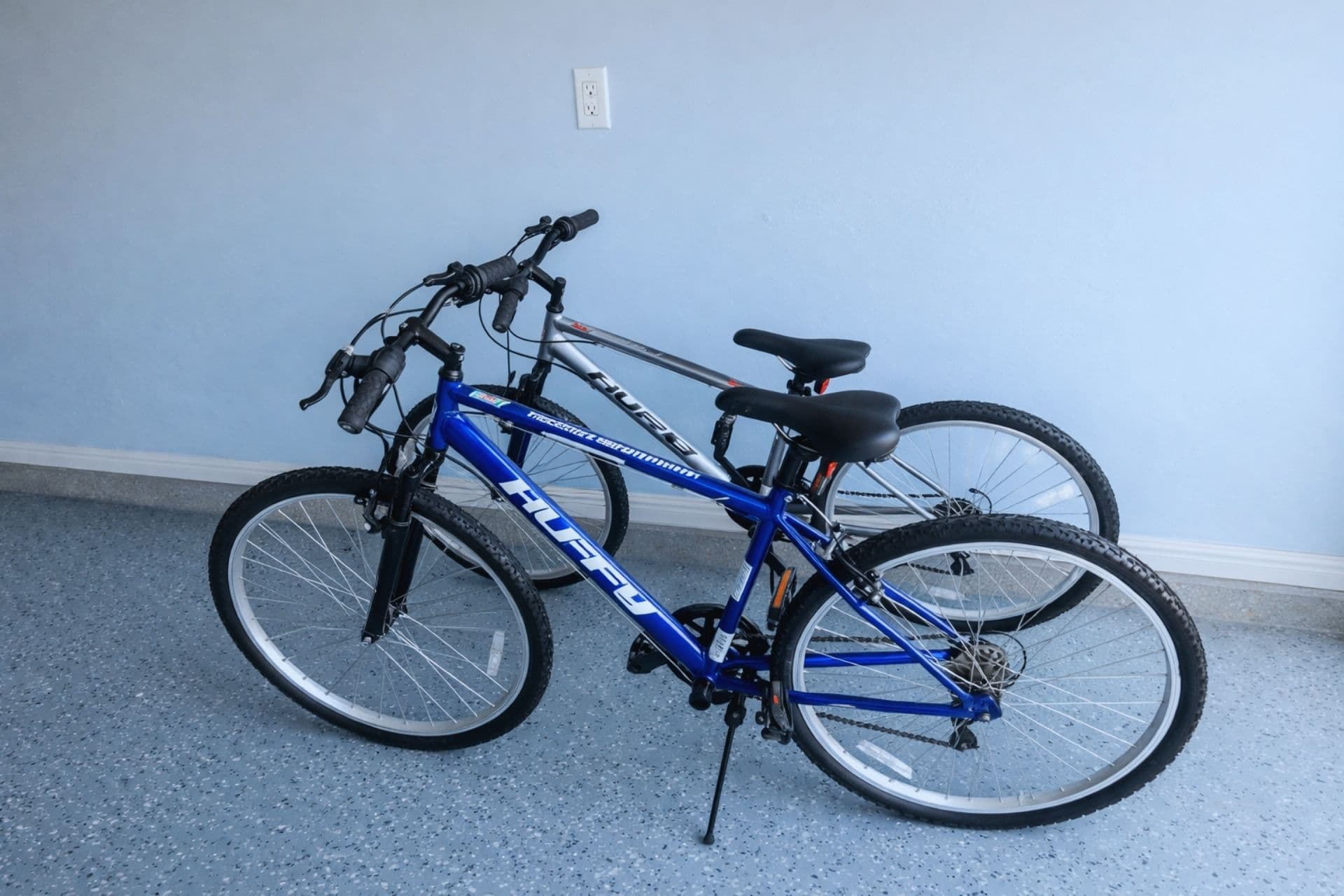 Bikes for Adventure: Pedal along scenic paths and discover Panama City's hidden gems! 2 bikes available for guest use