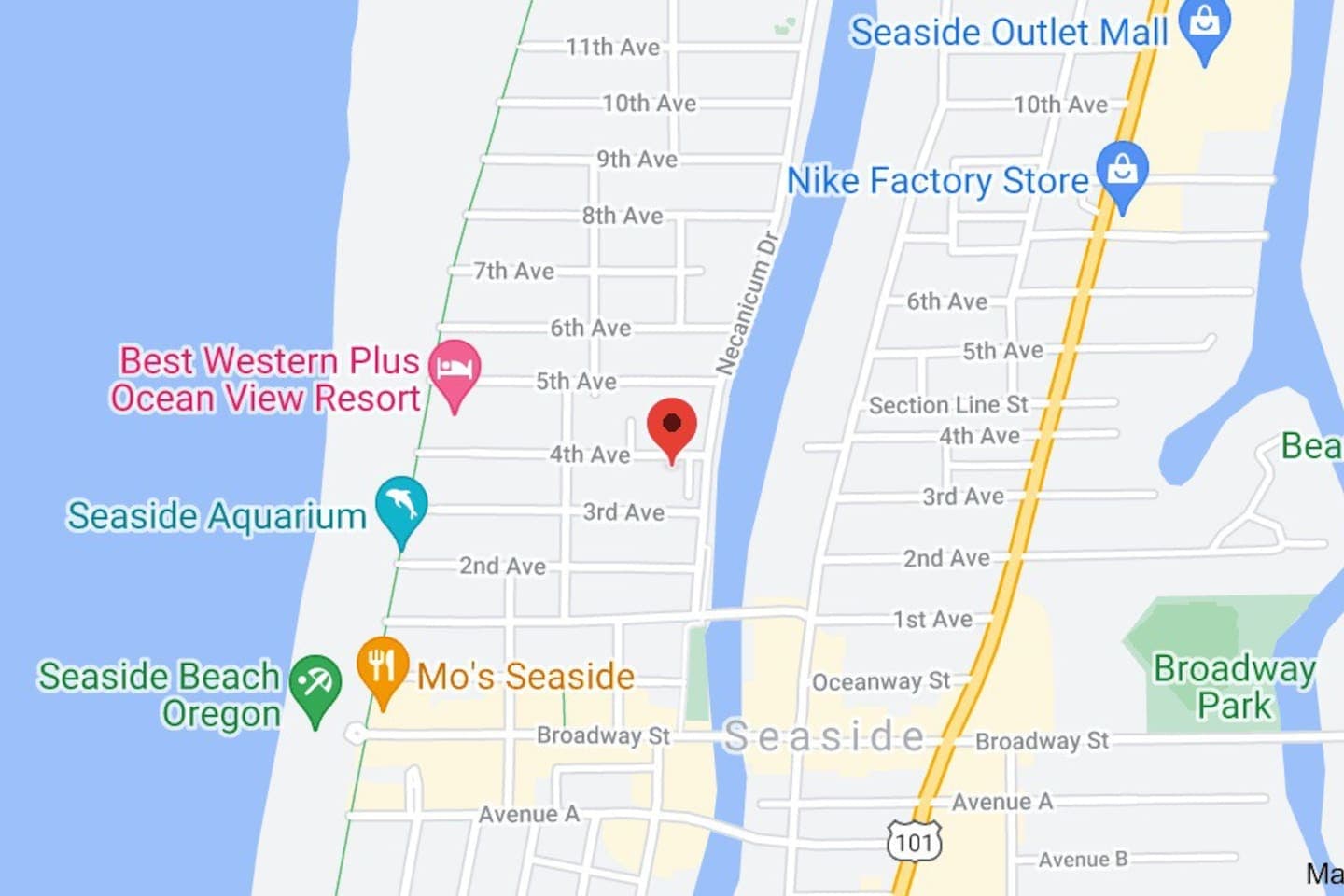 1 and 1/2 blocks from the beach- easy walk!