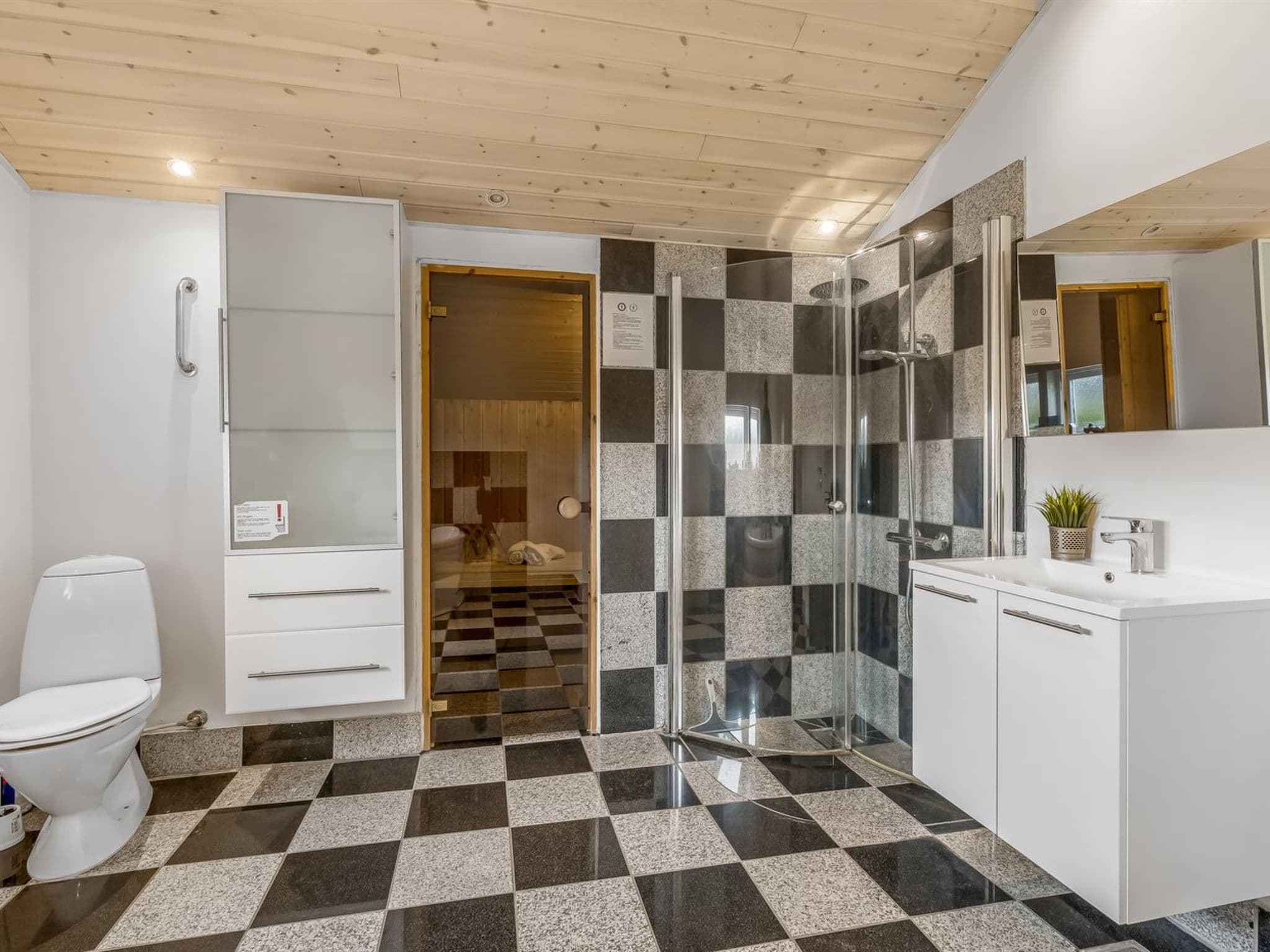 Bathroom / Wellness