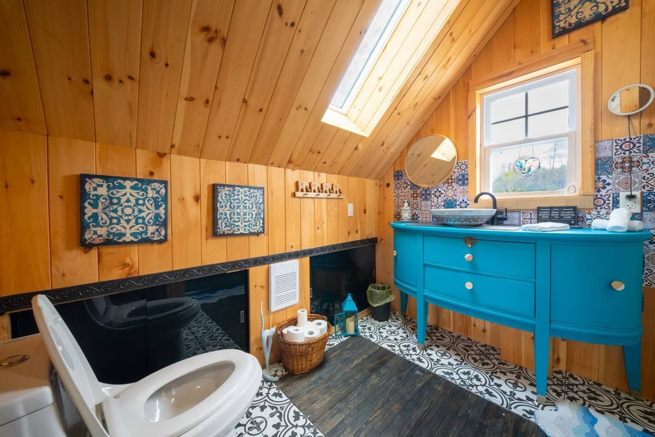 Full bathroom in Bunkie (2nd Level)