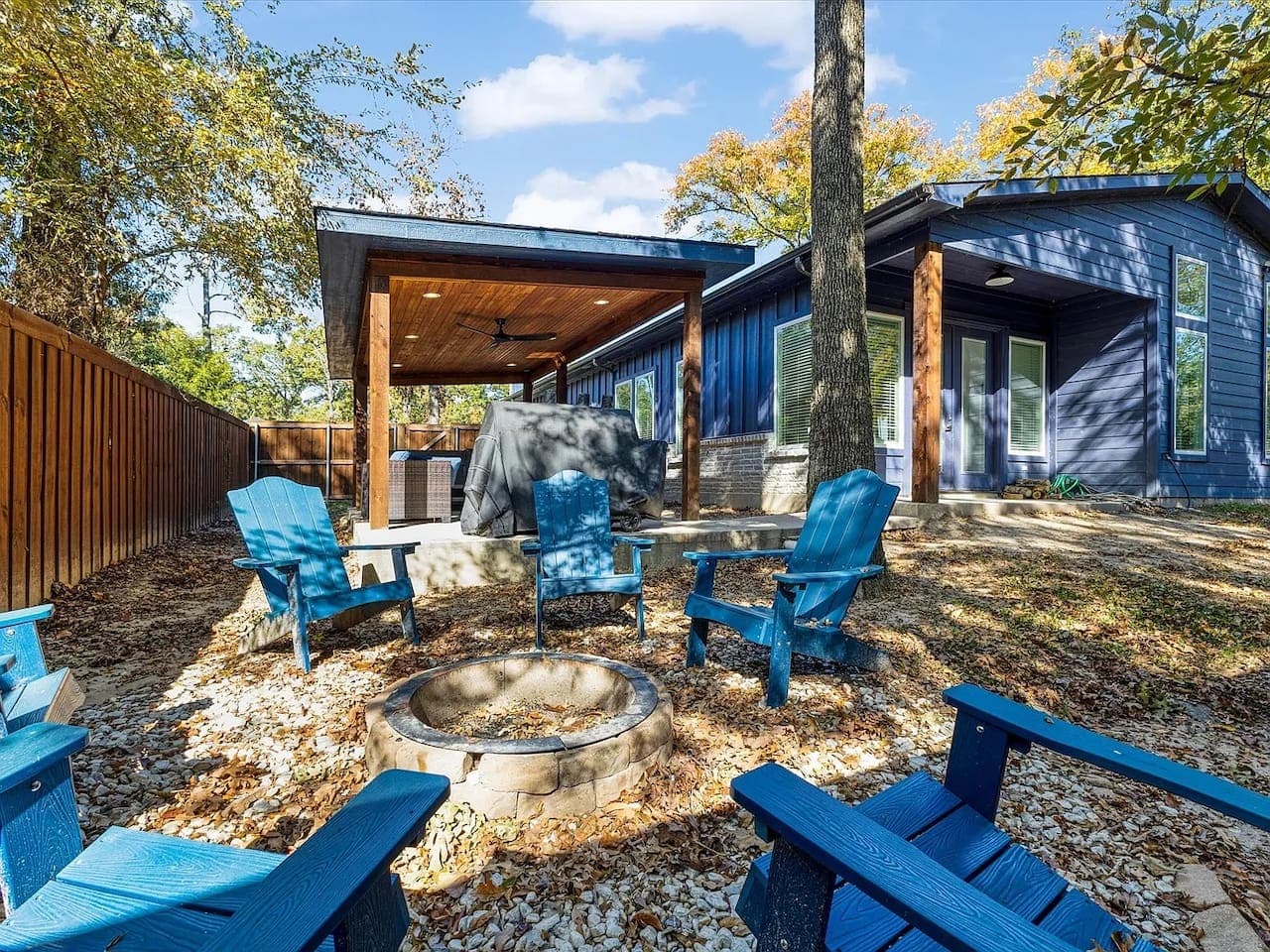 Backyard outdoor firepit