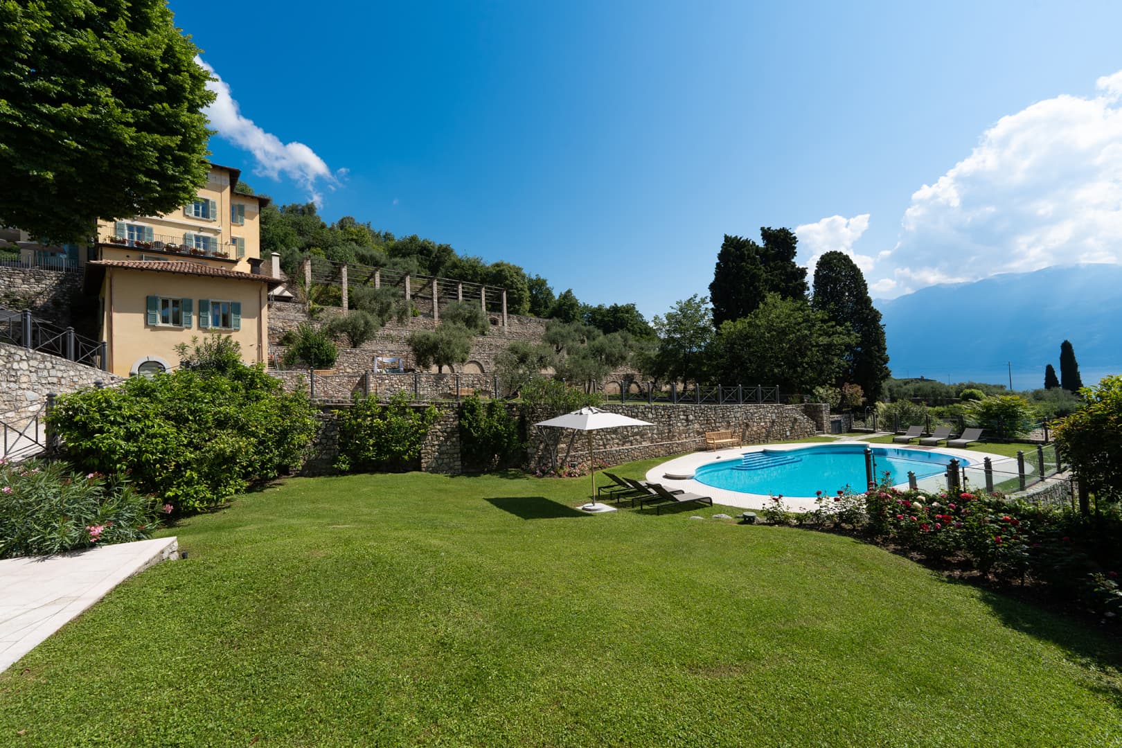 View of the superior villa and the lake view swimming pool