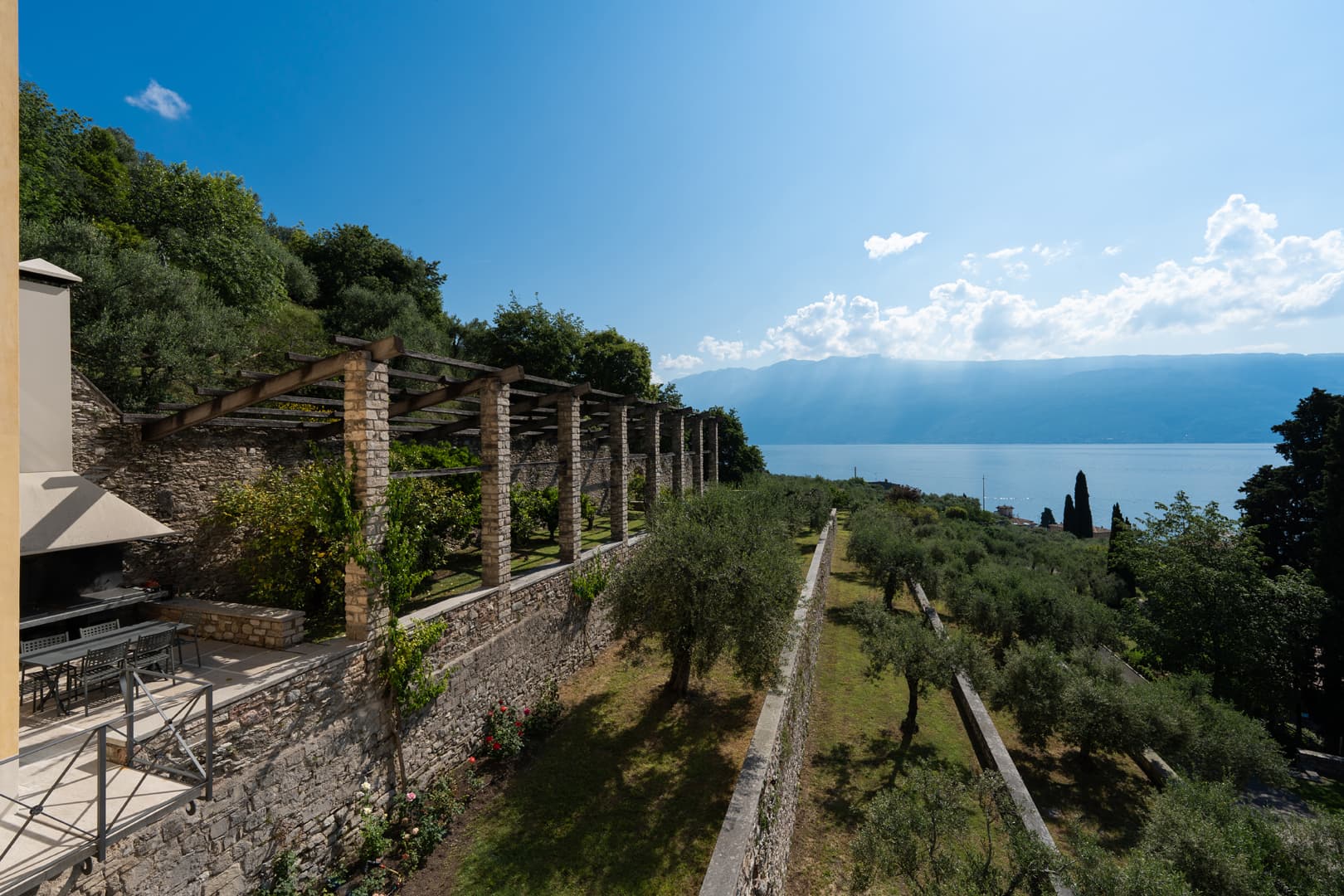 The view of the spaces used as a lemon house and the barbecue