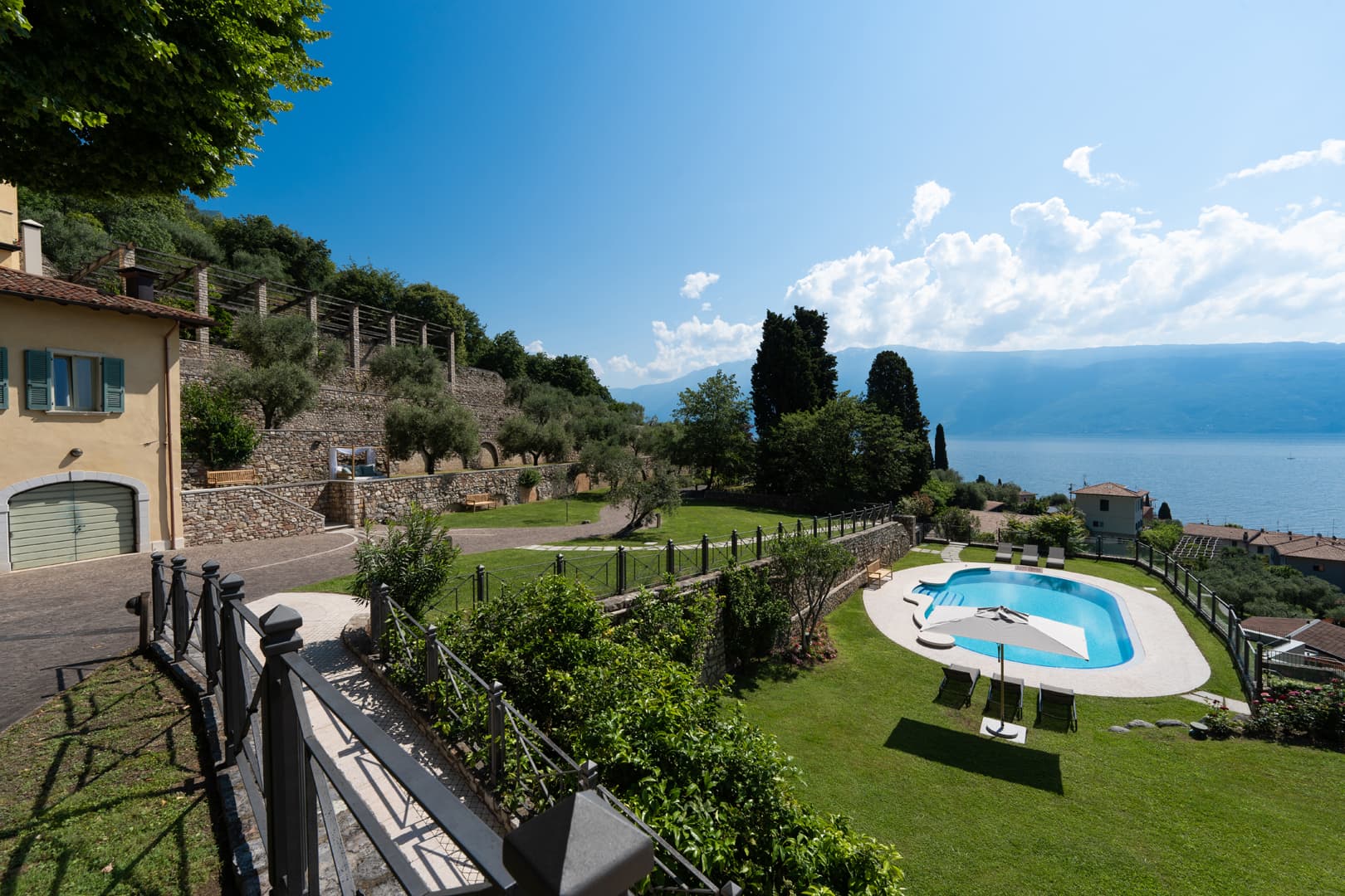 The lake view swimming pool and the entrance area to the superior villa