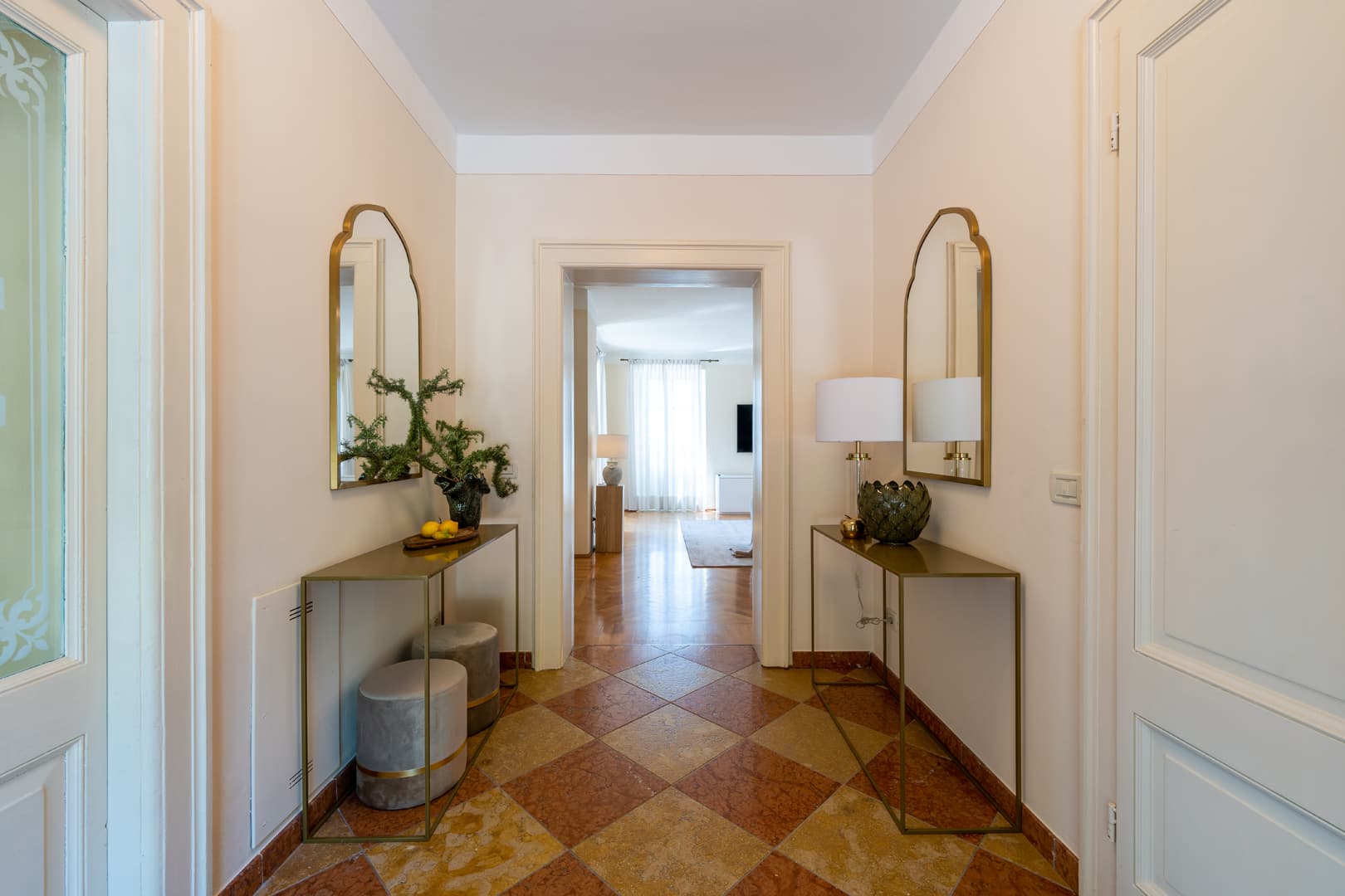 Entrance to the superior villa with access to the living room with lake view