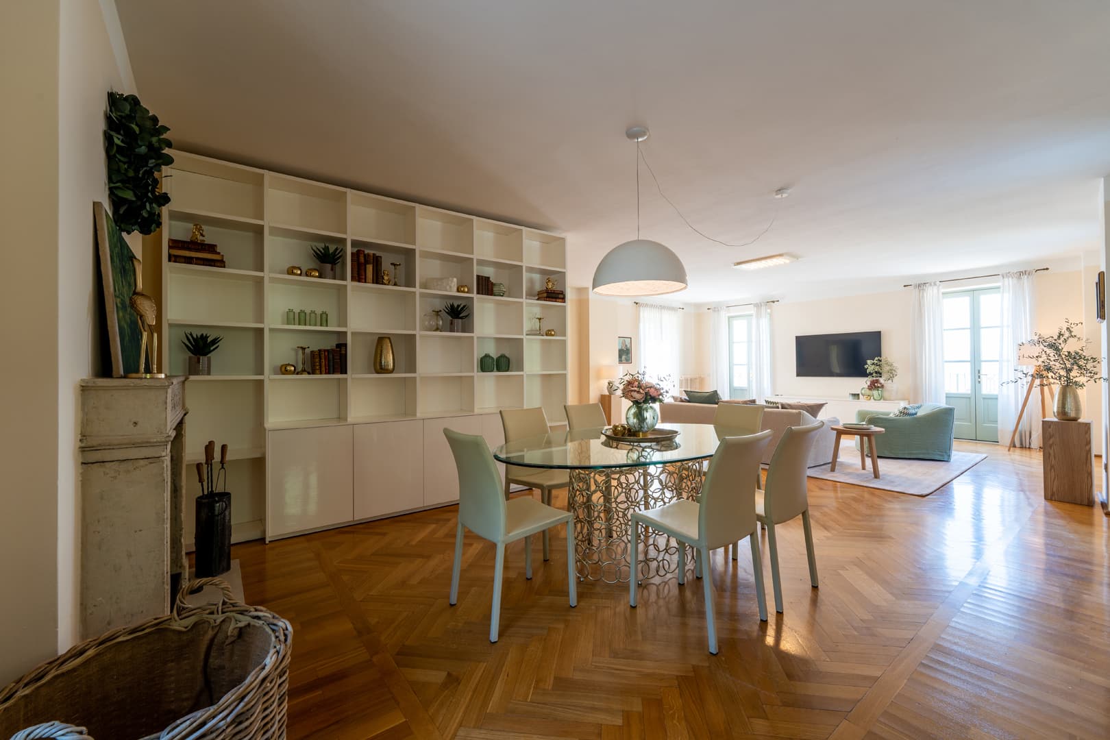 Superior villa dining room