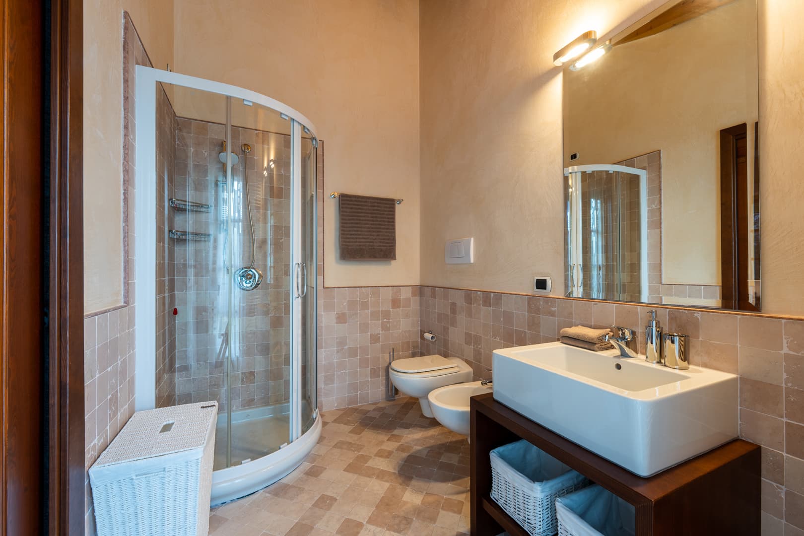Private bathroom in a panoramic room - Depandance