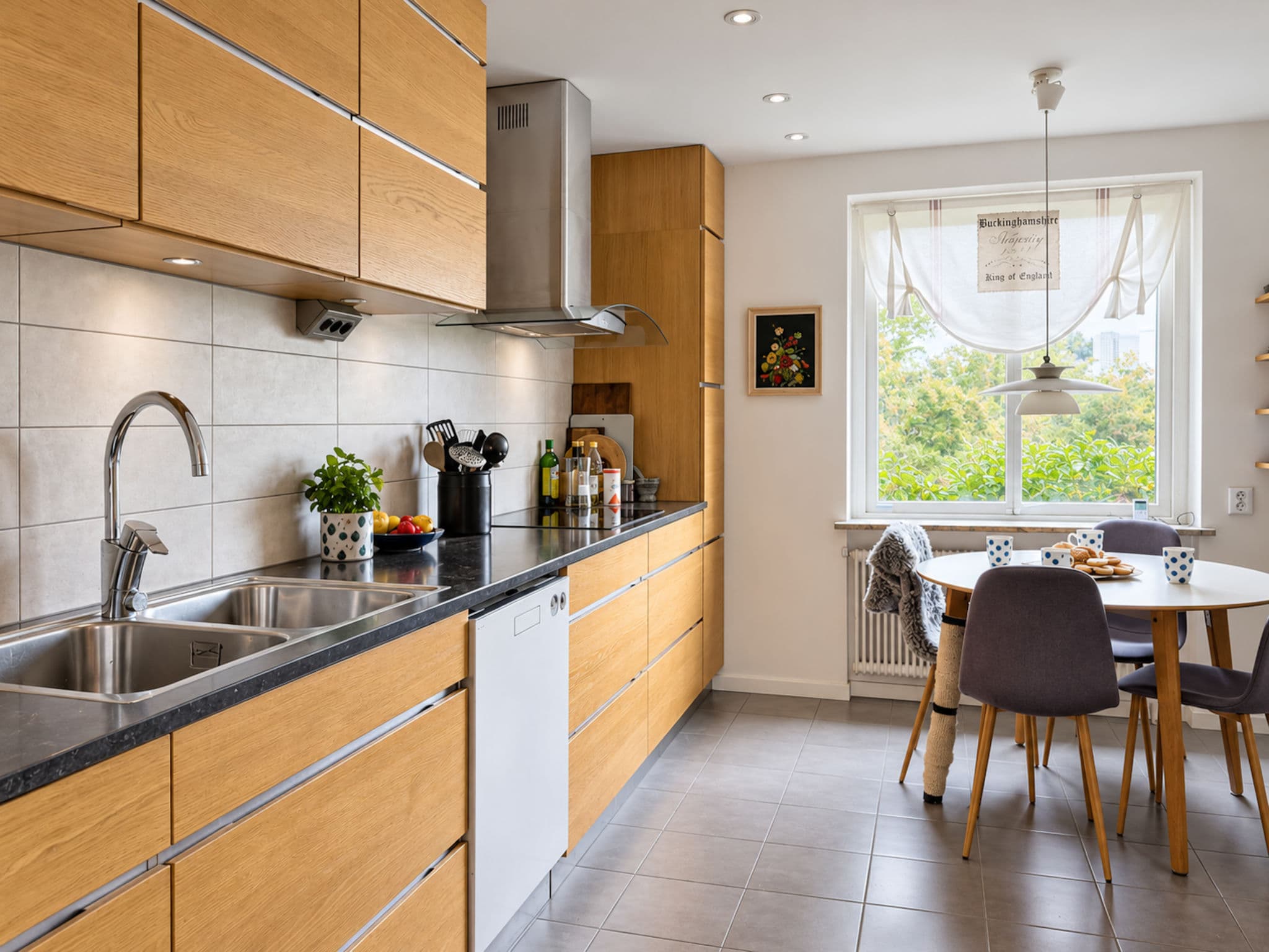 Kitchen / Dining Room
